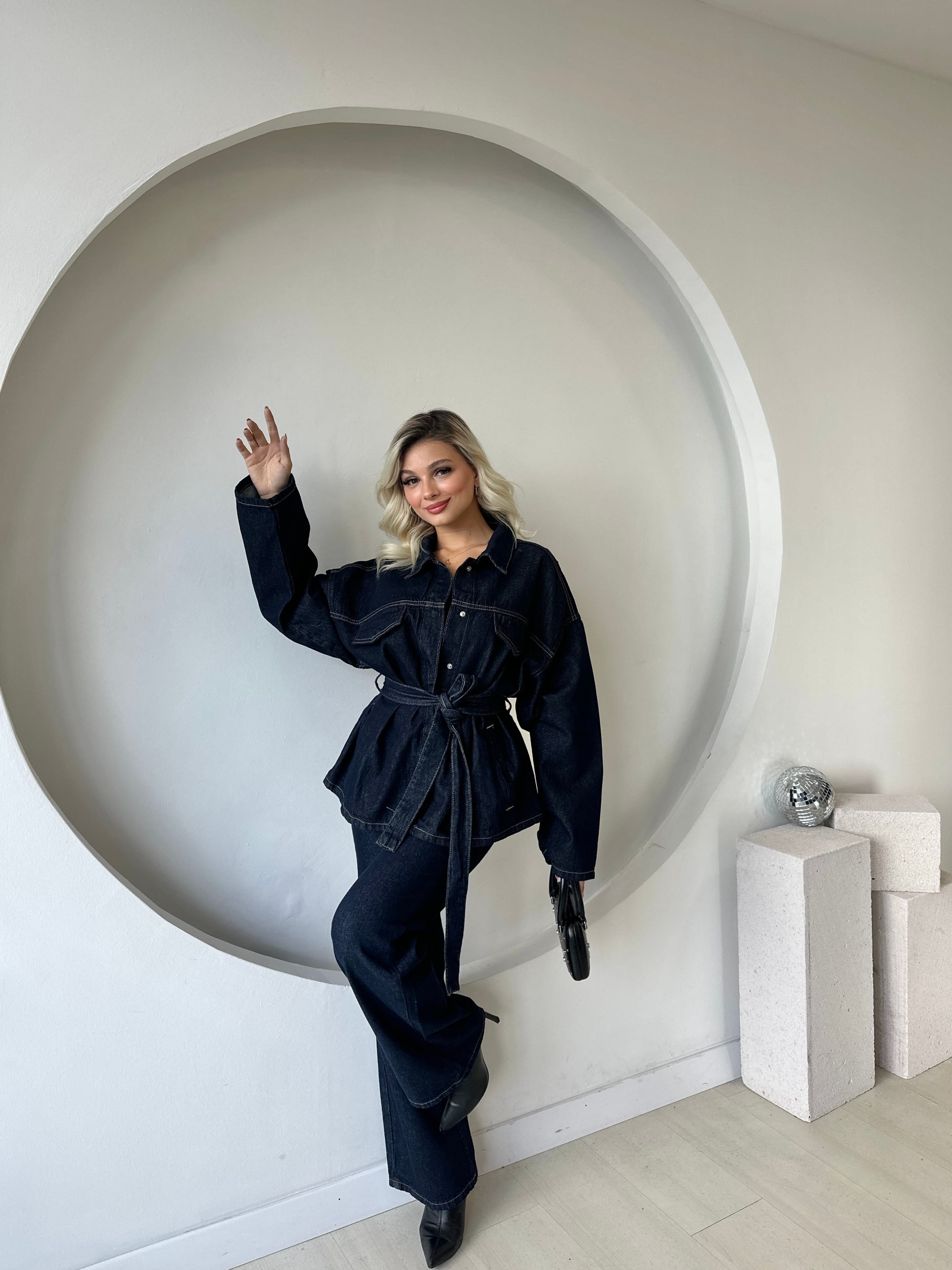 Kuşaklı Ceket-Flare Denim Pantolon Takım