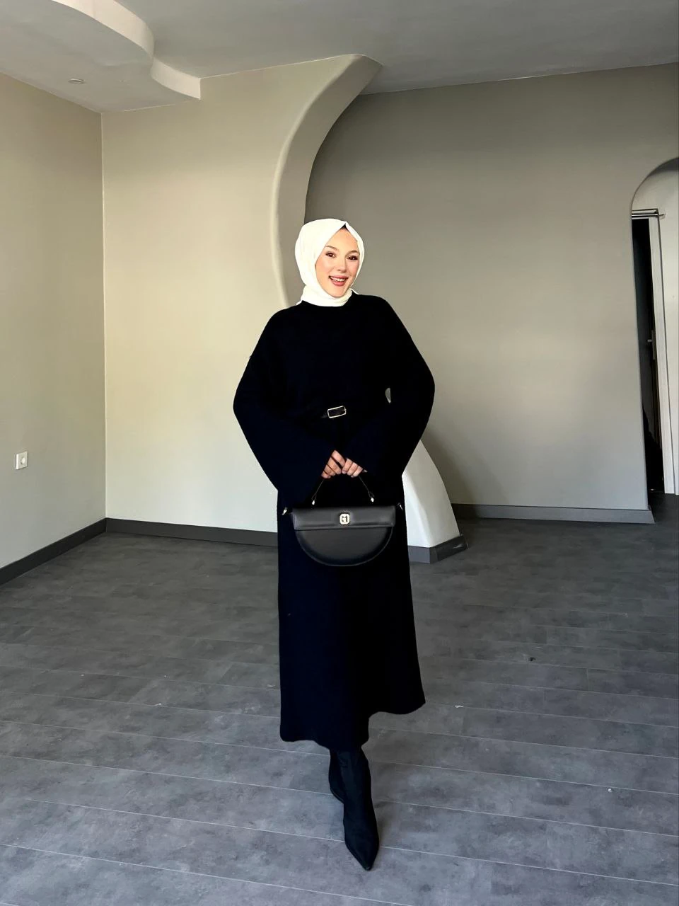 İspanyol Kol Kemer Detaylı Uzun Yumoş Triko Elbise