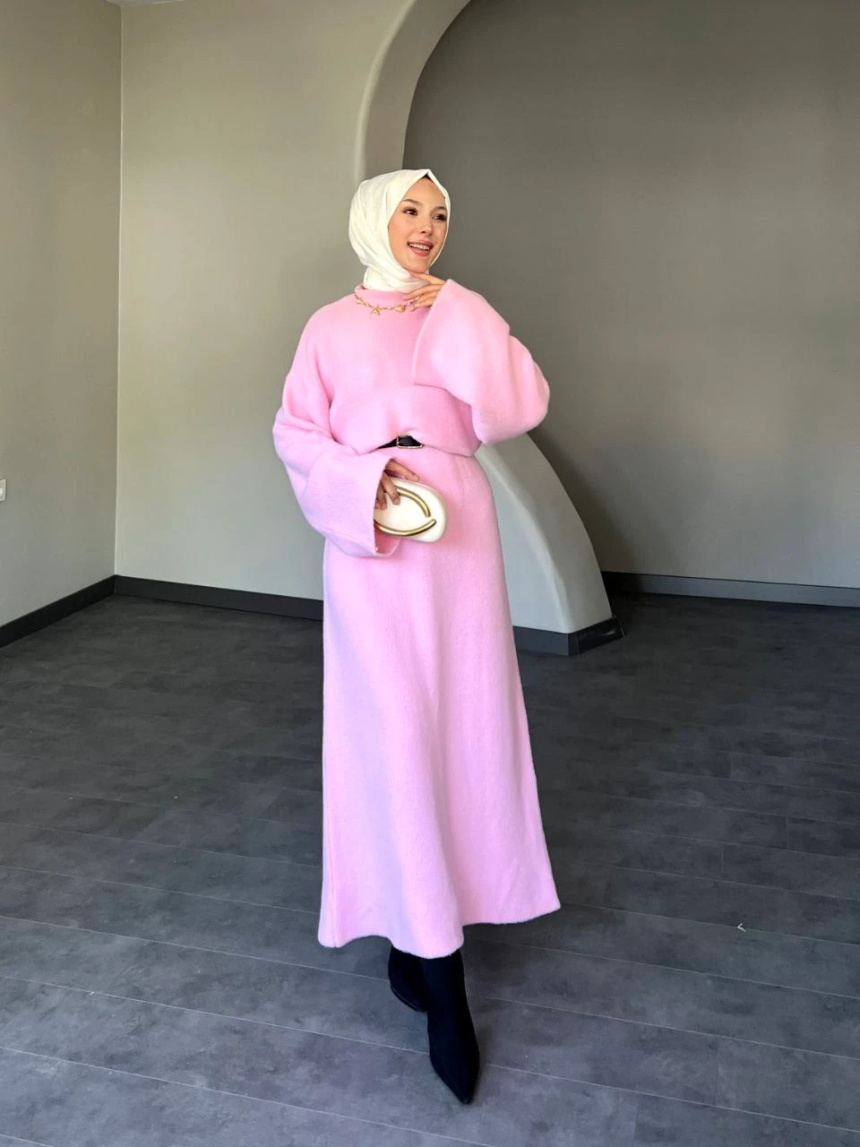 İspanyol Kol Kemer Detaylı Uzun Yumoş Triko Elbise - PUDRA