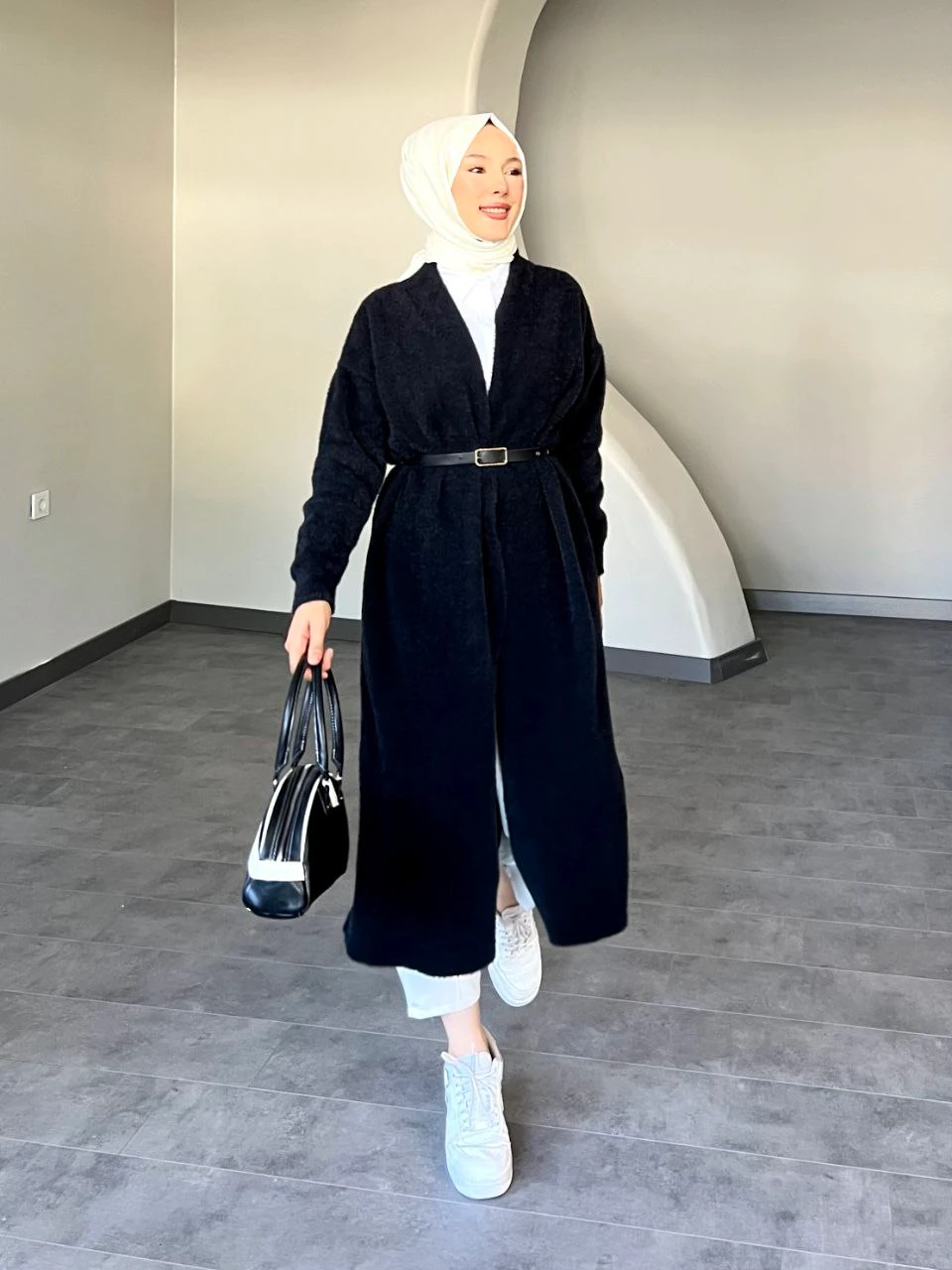 Kemer Detaylı Yumoş Triko Uzun Hırka - SİYAH