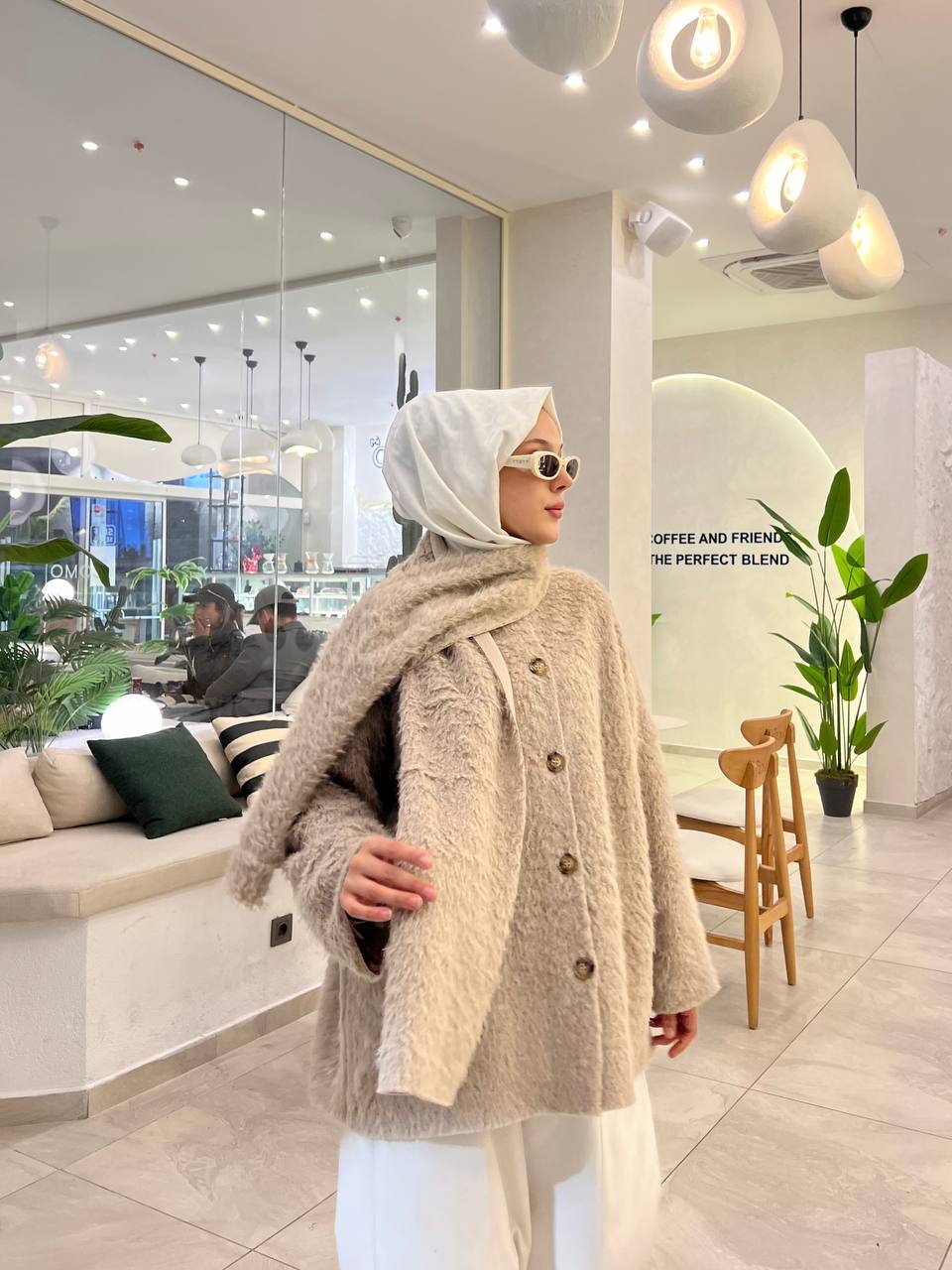 Atkı Aksesuarlı Oversize Kalıp Yumoş Puf Ceket - TAŞ