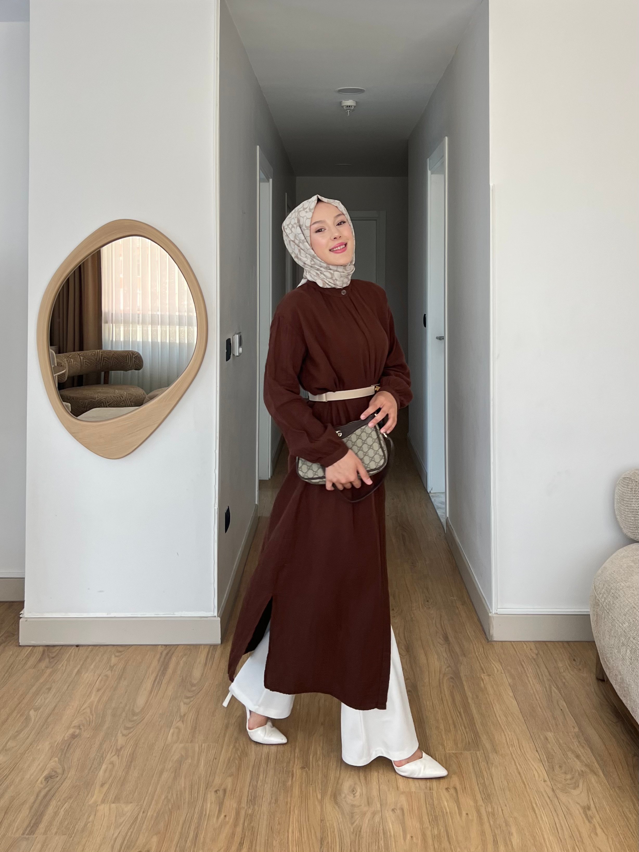 **“Yeni Sezon Müslin Kumaş Kap – Hafif Yazlık Tesettür Modası & Salaş Kesim”**