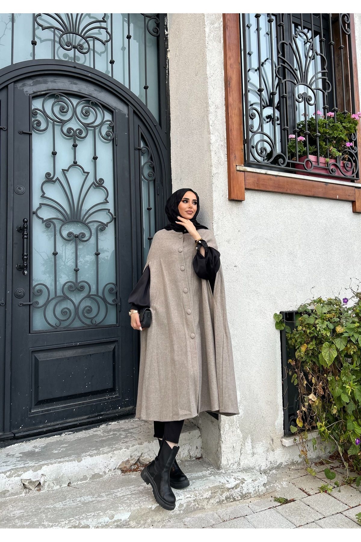 Düğme Detay Kolsuz Kaşe Panço