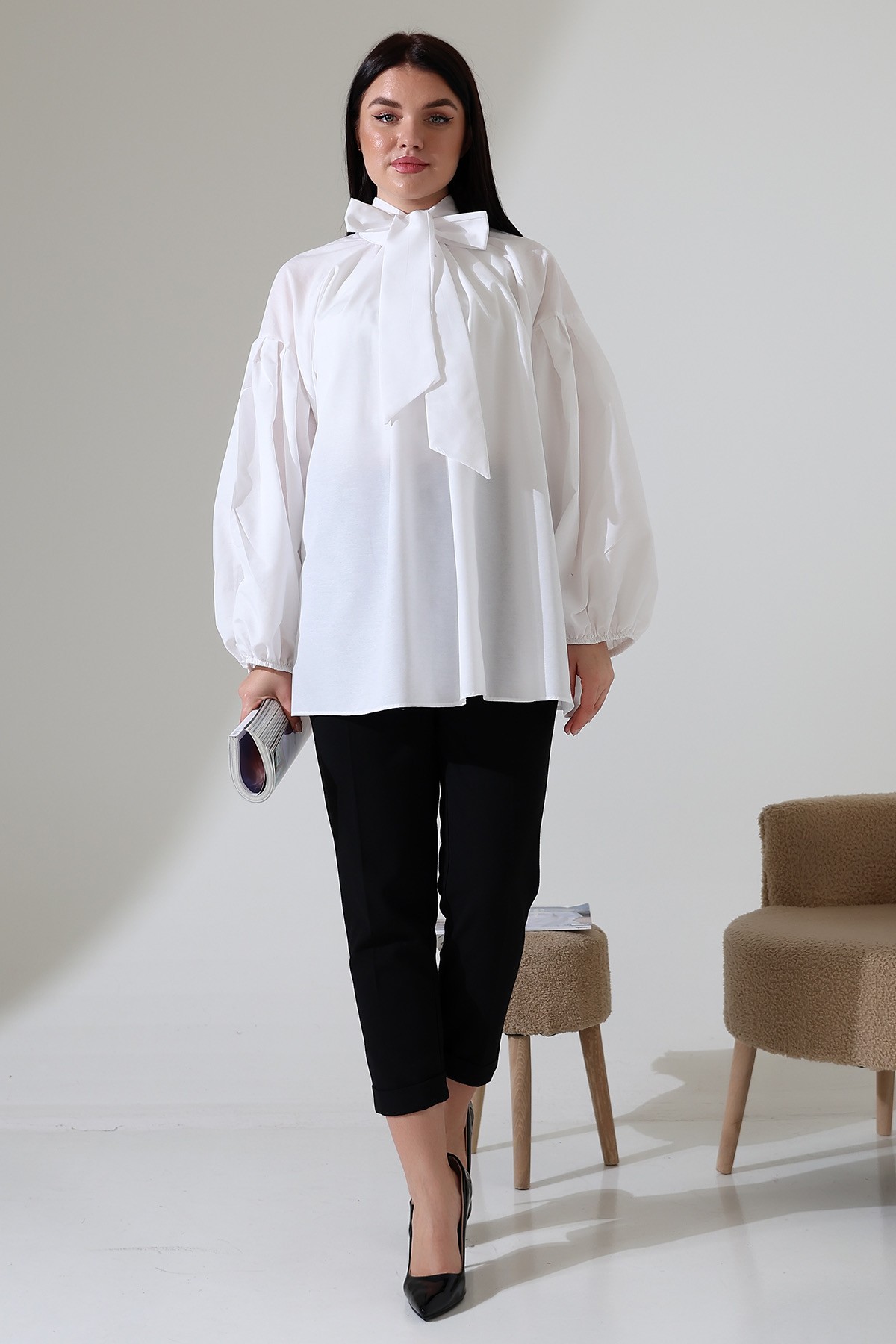Fiyonk Yaka Detaylı Oversize Kadın Bluz – Modern ve Şık Tasarım
