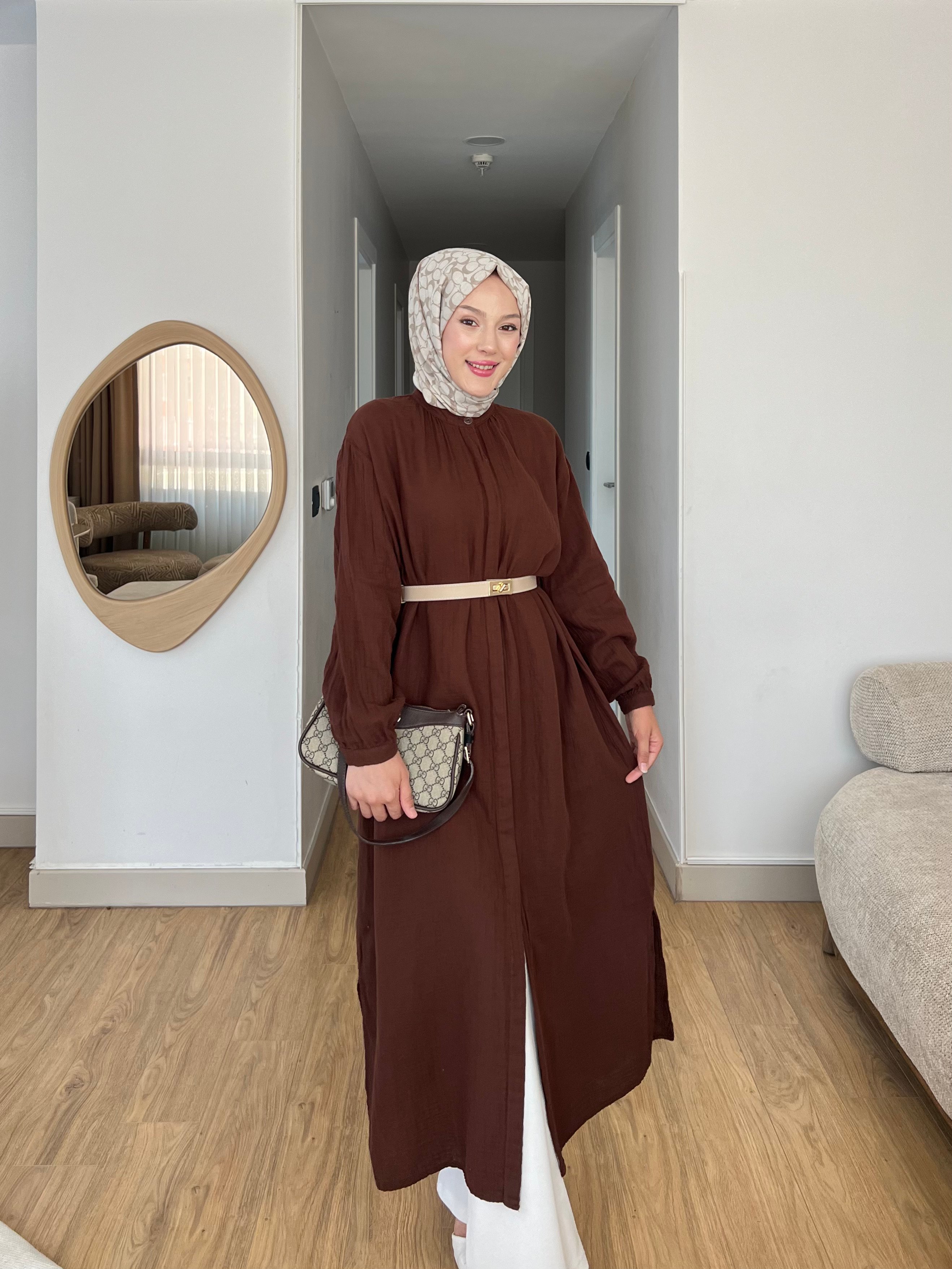 **“Yeni Sezon Müslin Kumaş Kap – Hafif Yazlık Tesettür Modası & Salaş Kesim”**