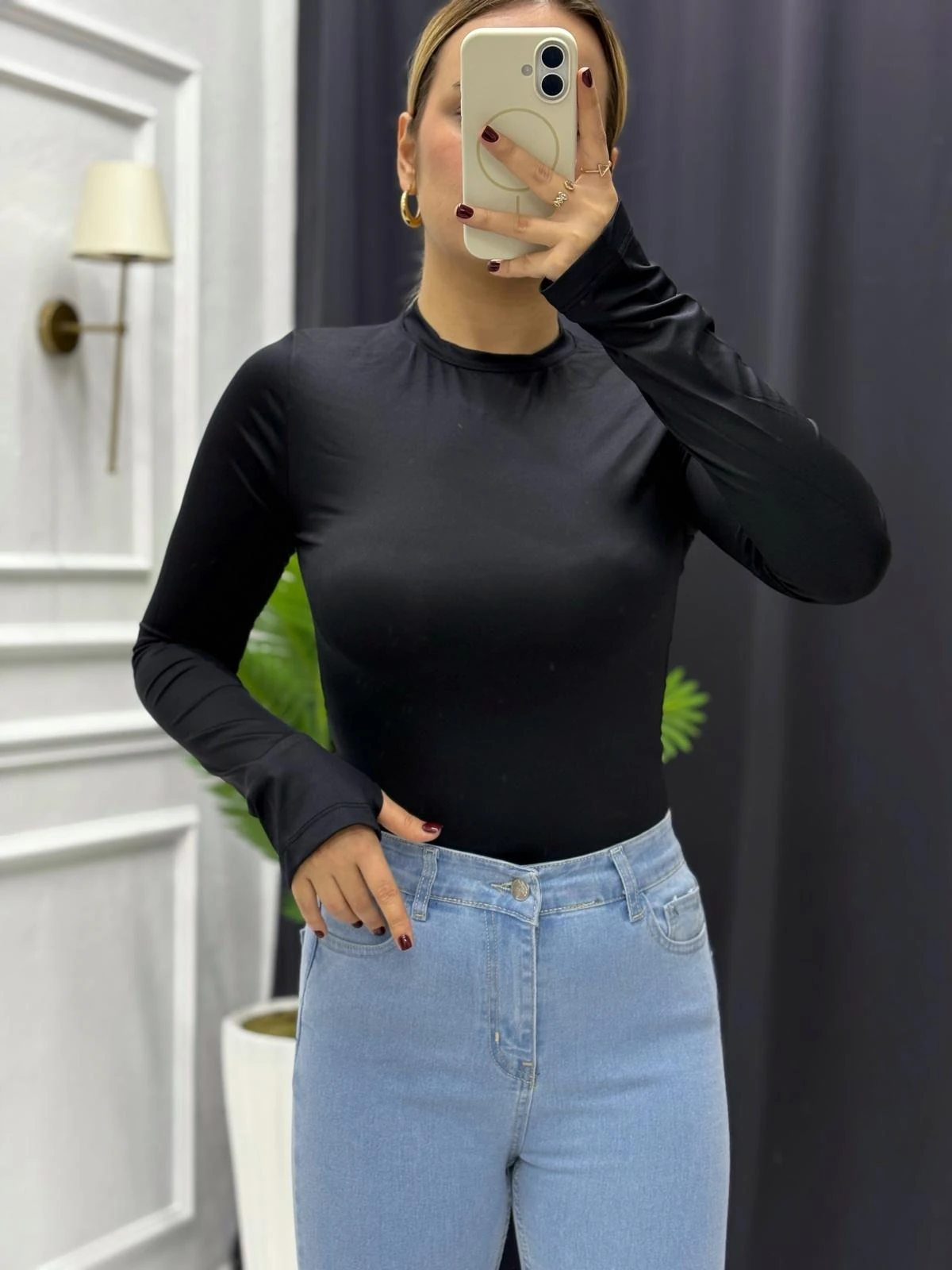 Halter Yaka Parmak Geçmeli Bluz - SİYAH