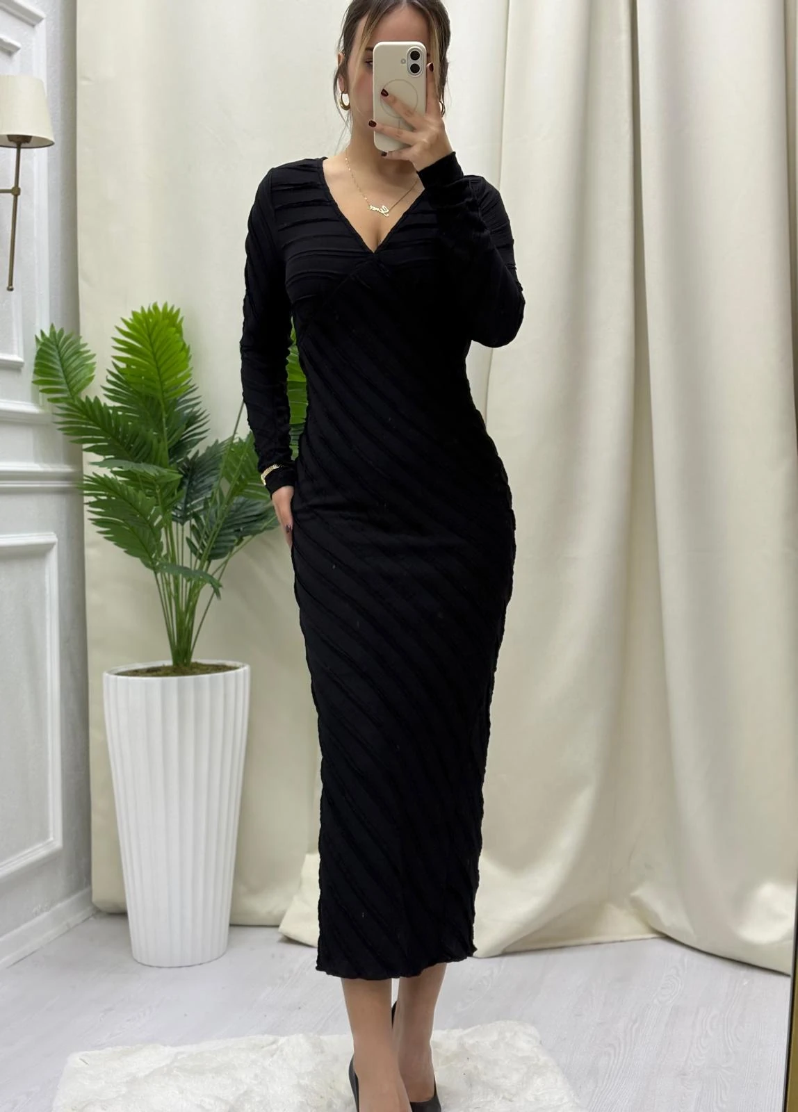 Gofre V Yaka Maxi Boy Elbise - SİYAH