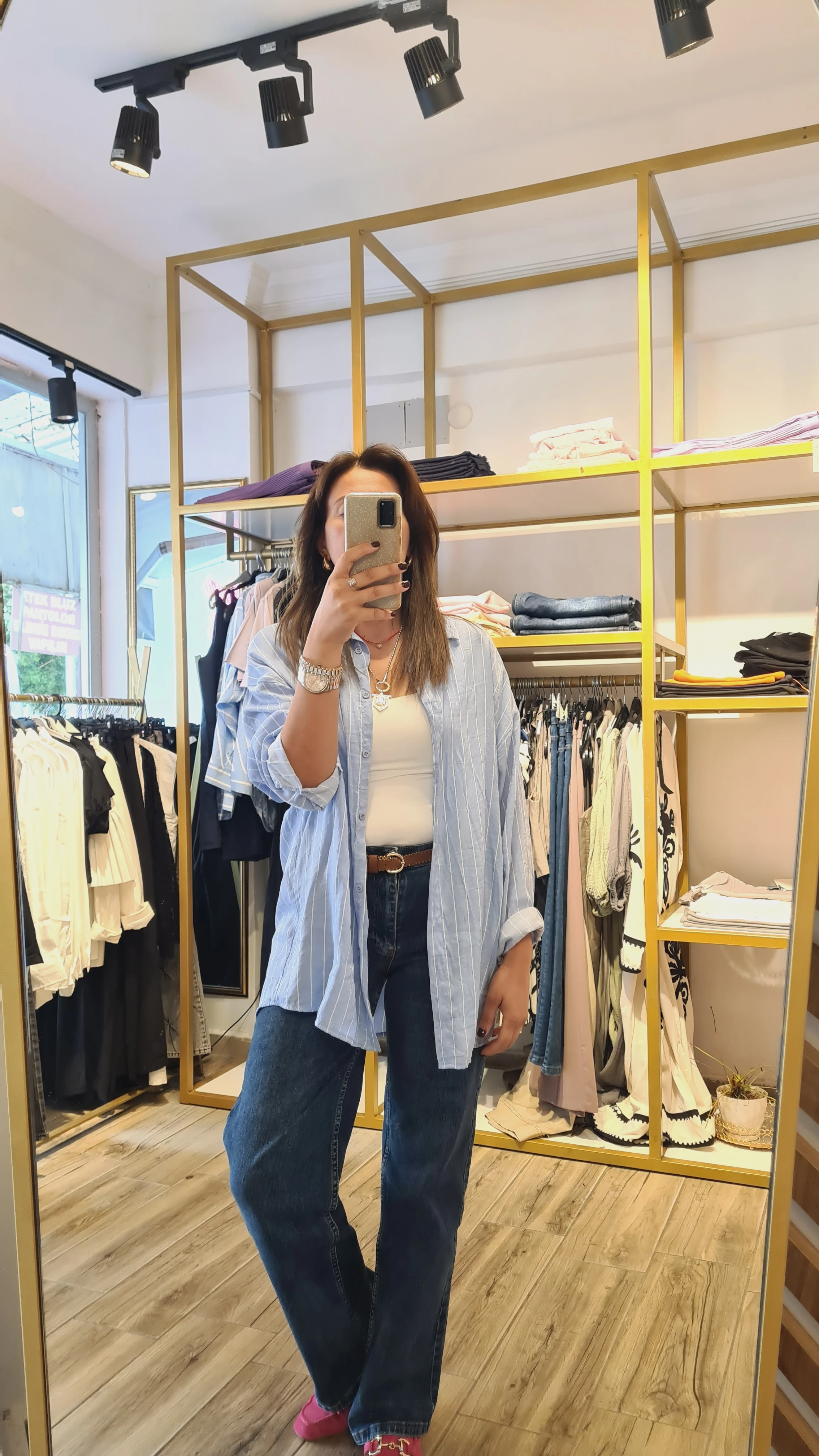 mavi cizgili gömlek 