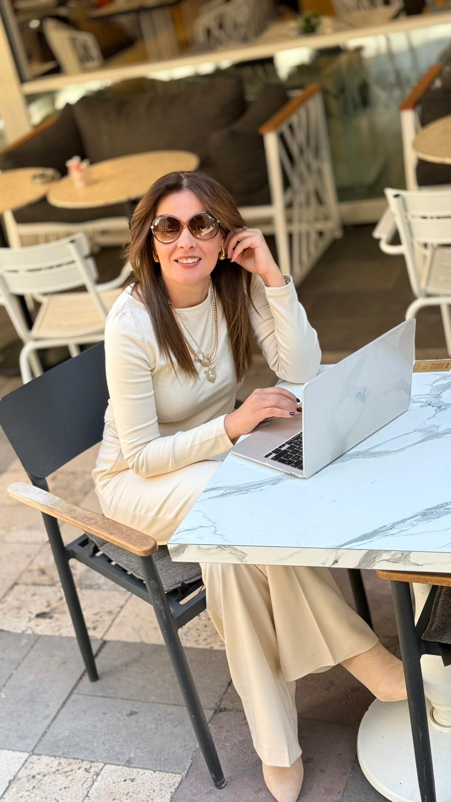 kayık yaka badı ekru renk