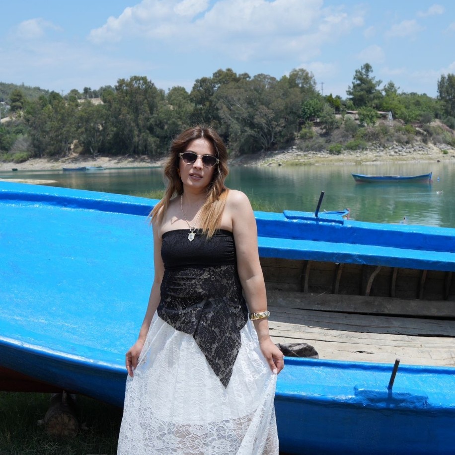 Beyaz dantel etek