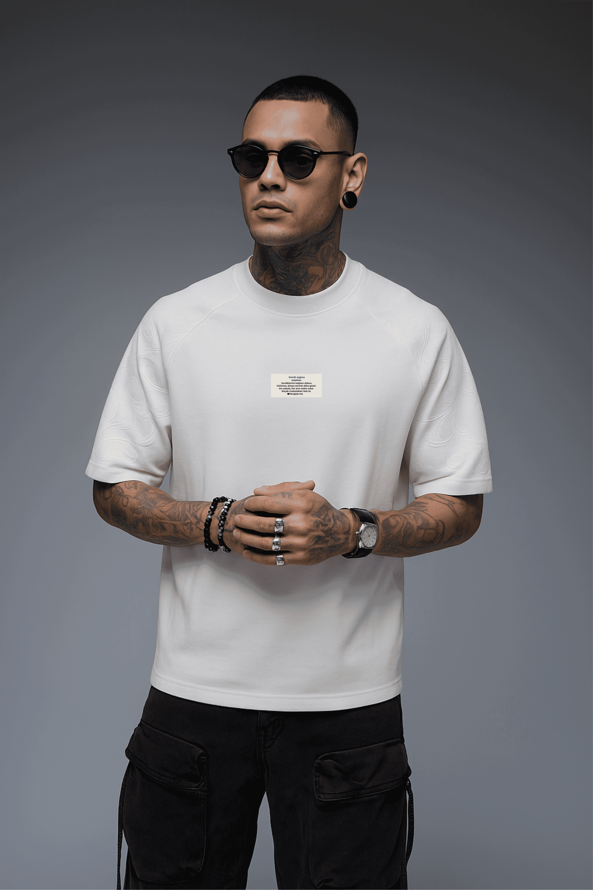 Reglan Kol Kabartma Baskılı Oversize Unisex Tişört | ADANESS - Beyaz