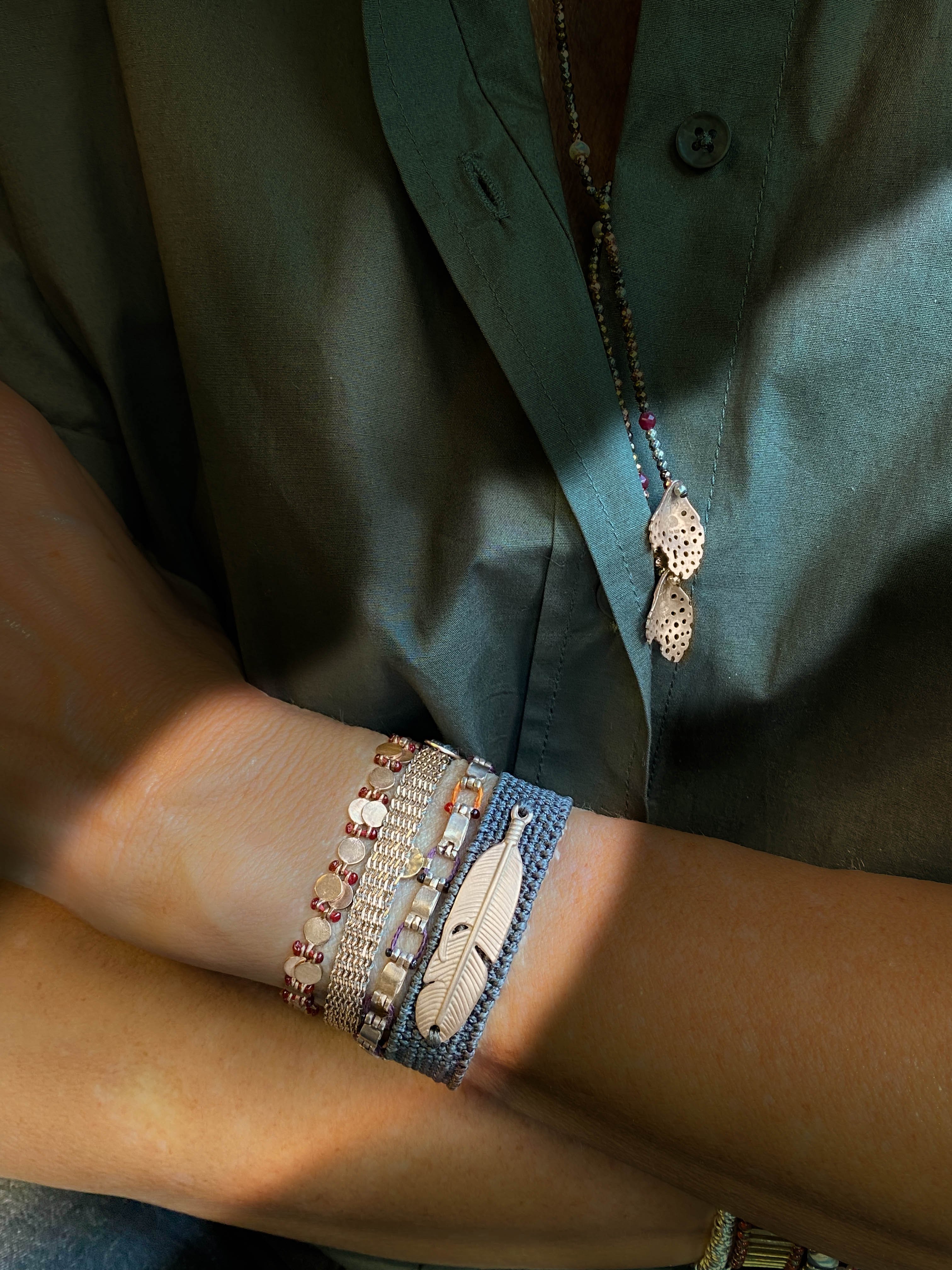 Fersknit - Unisex Loom Bracelet with Rose Gold-Plated Silver Feather