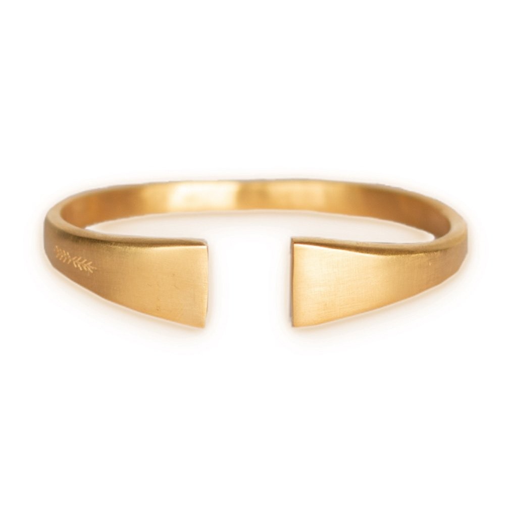 Fersknit - Unisex Oversize Gold-Plated Silver Cuff Bracelet with Spica Symbol