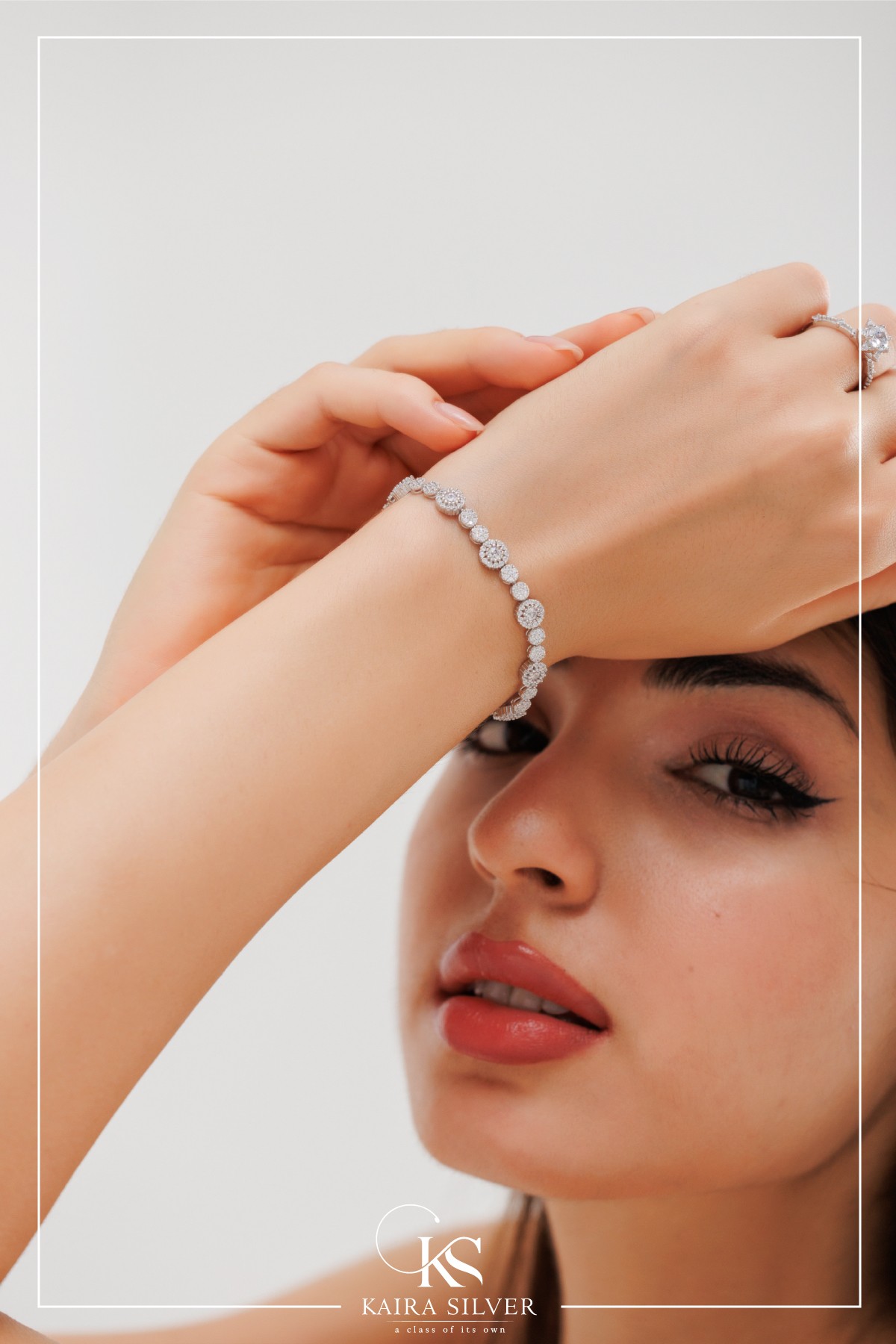 925 Sterling Silver Bracelet with Round Motif and Stone Elegant Bracelet