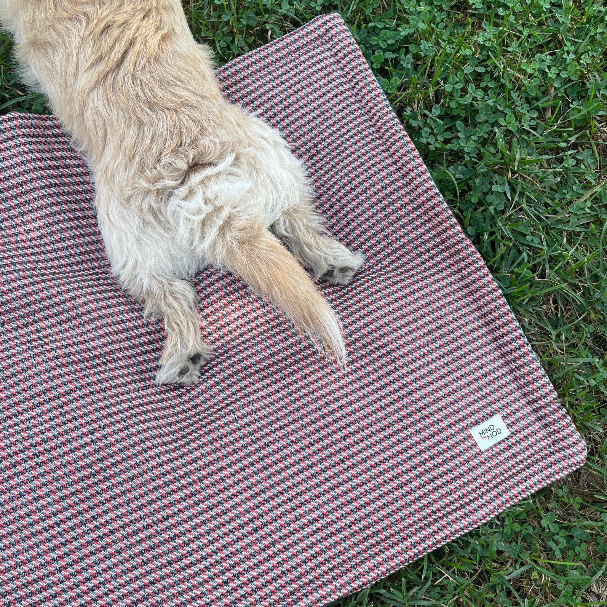 Hound's Tooth Red Outing Mat