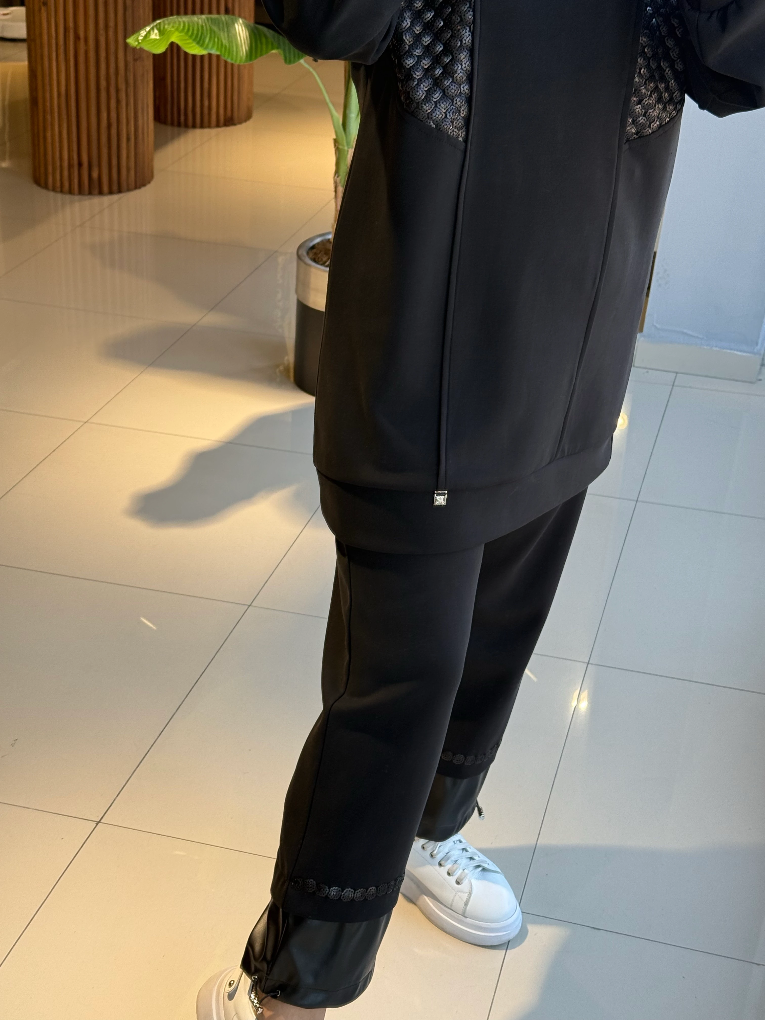 Ghisa Deri-Pul Detay Siyah Takım