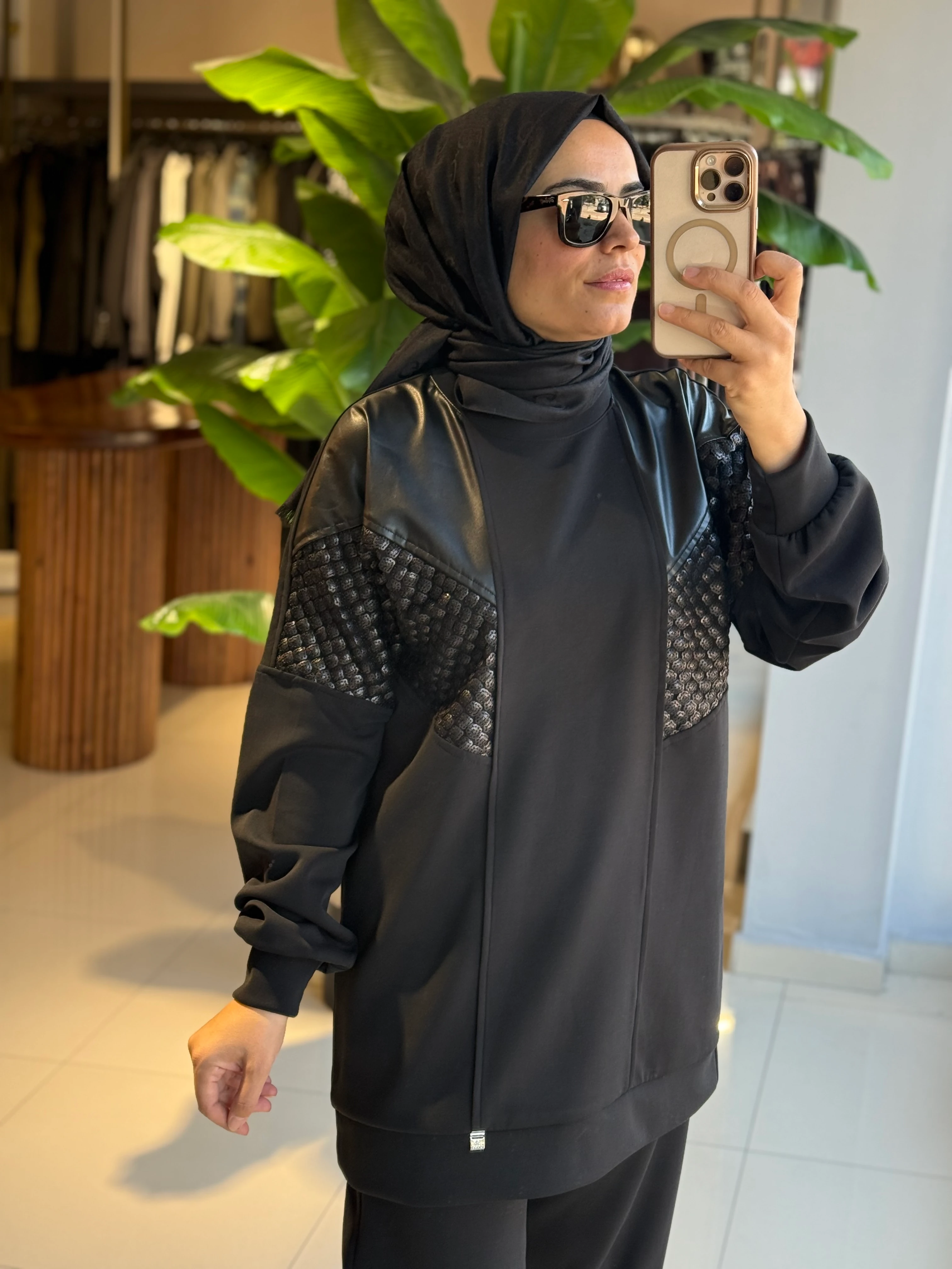 Ghisa Deri-Pul Detay Siyah Takım