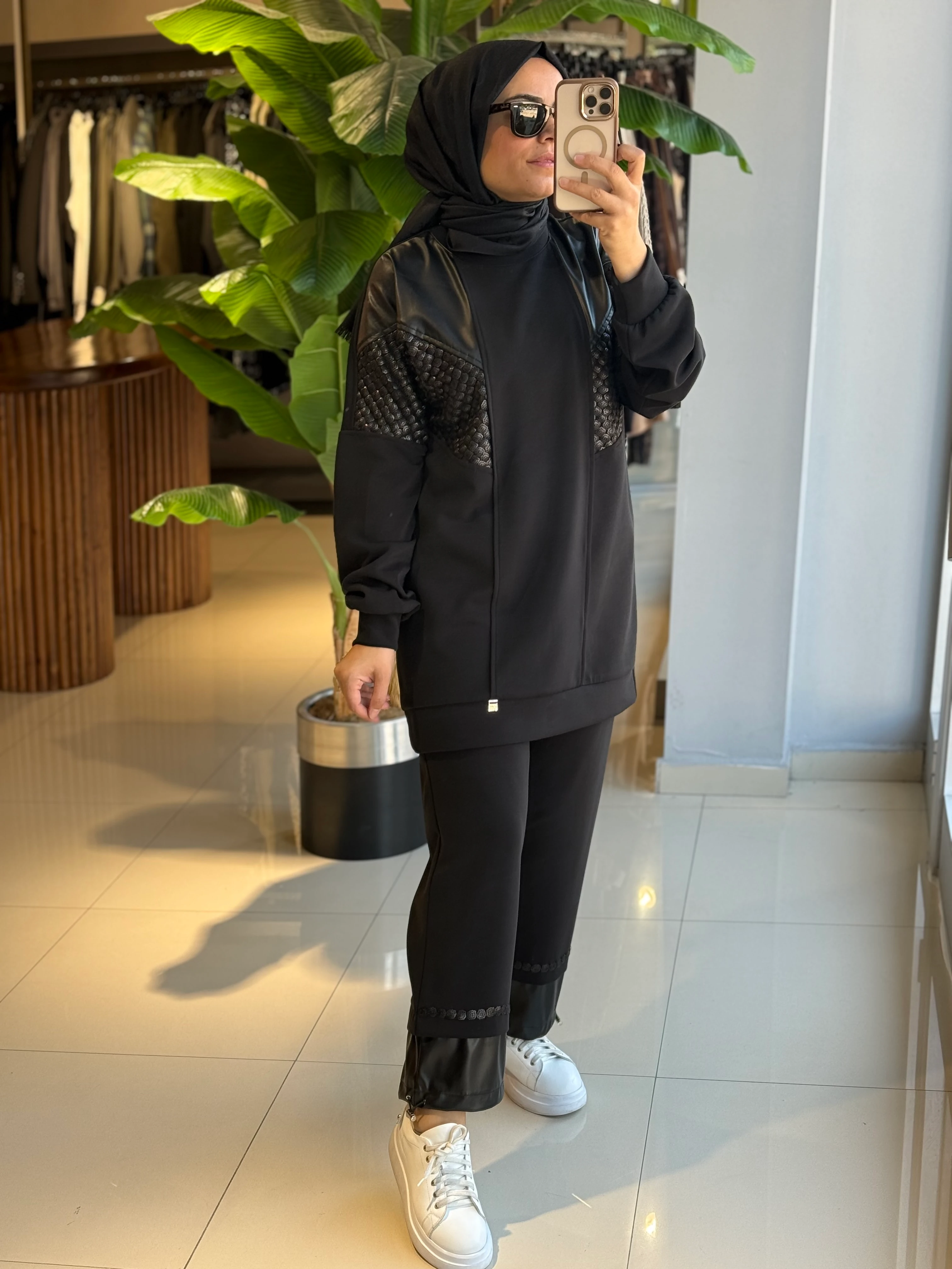 Ghisa Deri-Pul Detay Siyah Takım