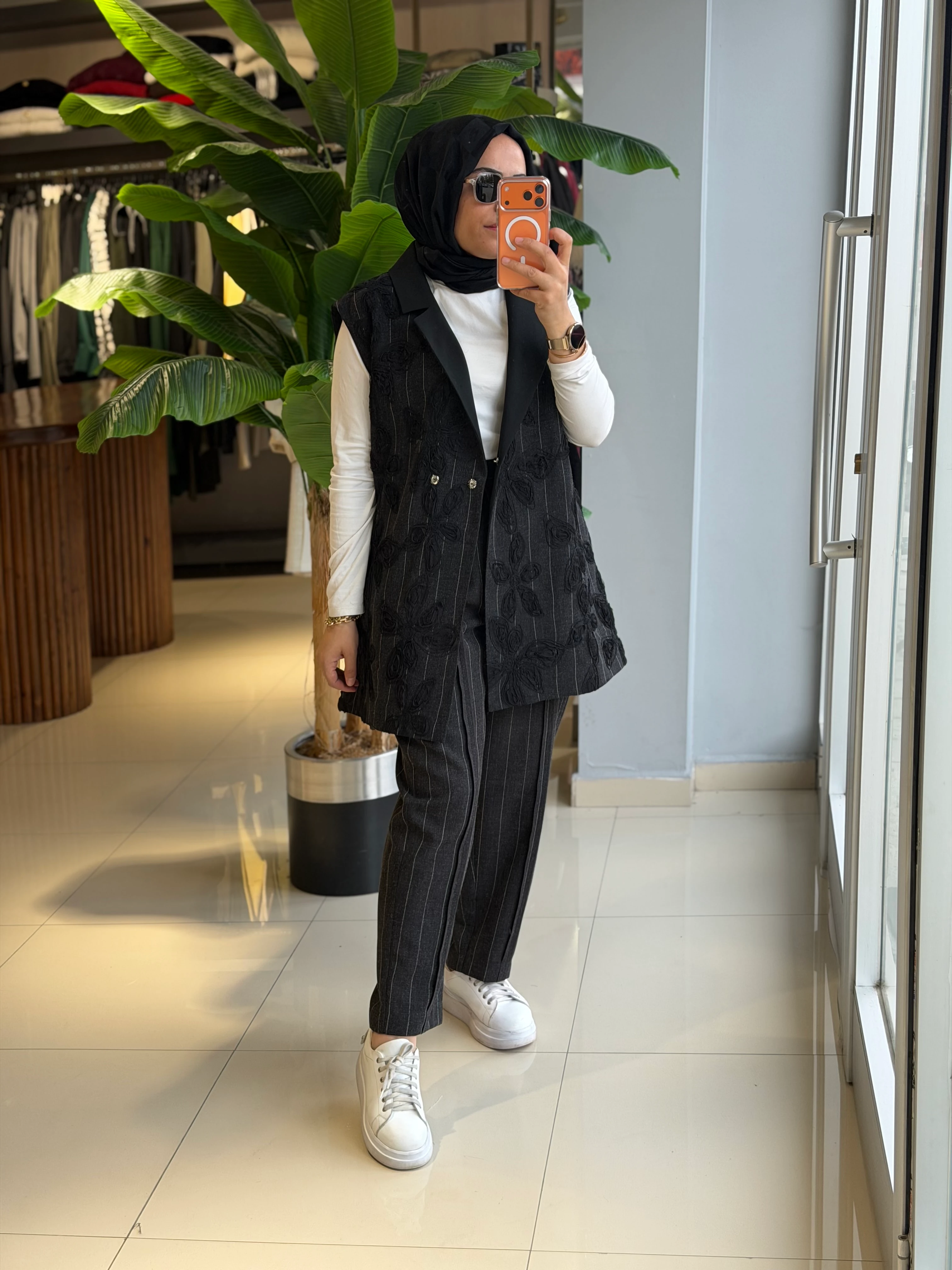 Ghisa Yelekli Takım