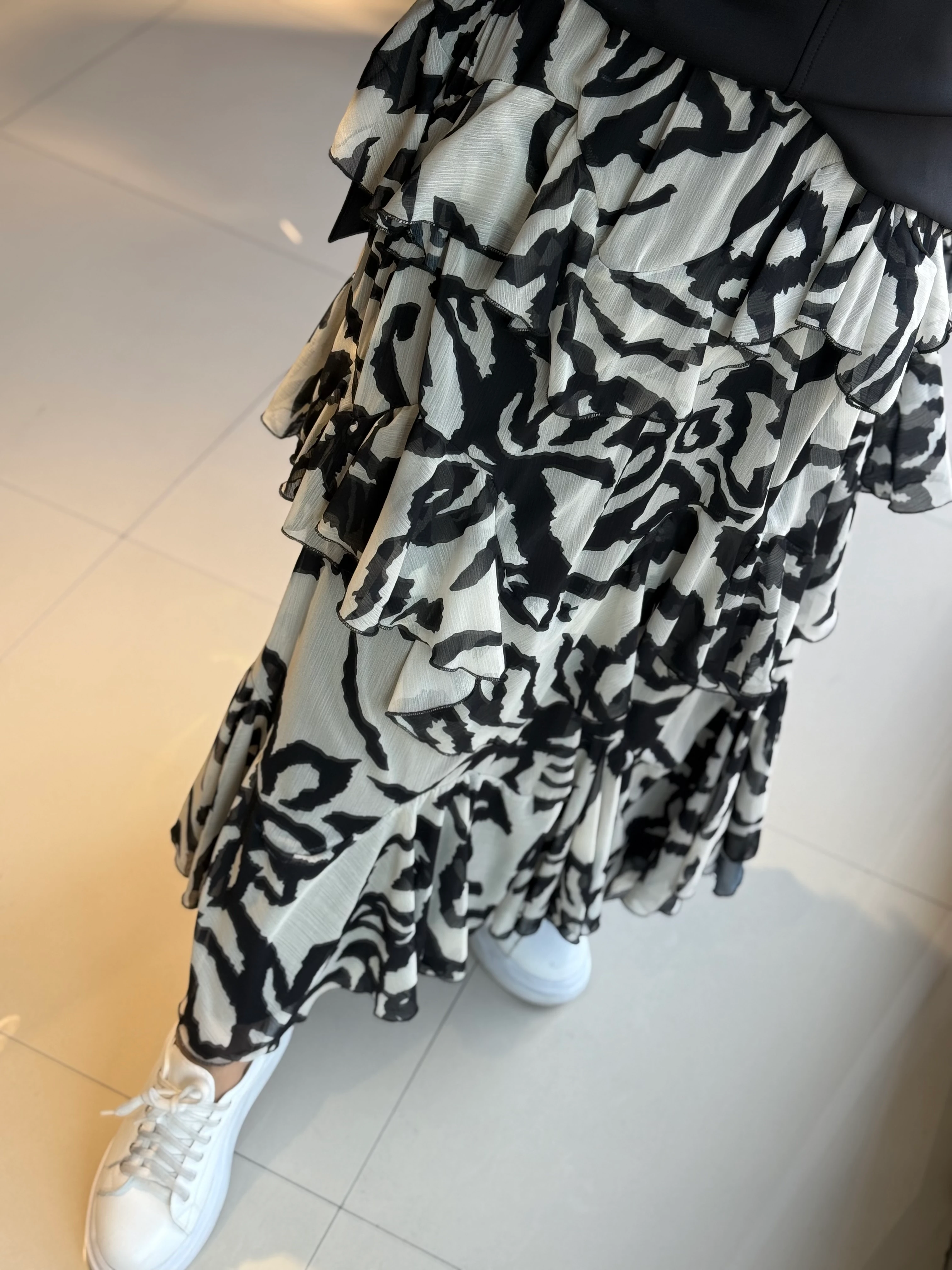 Missemramiss Siyah-Beyaz Amarose Volan Etek