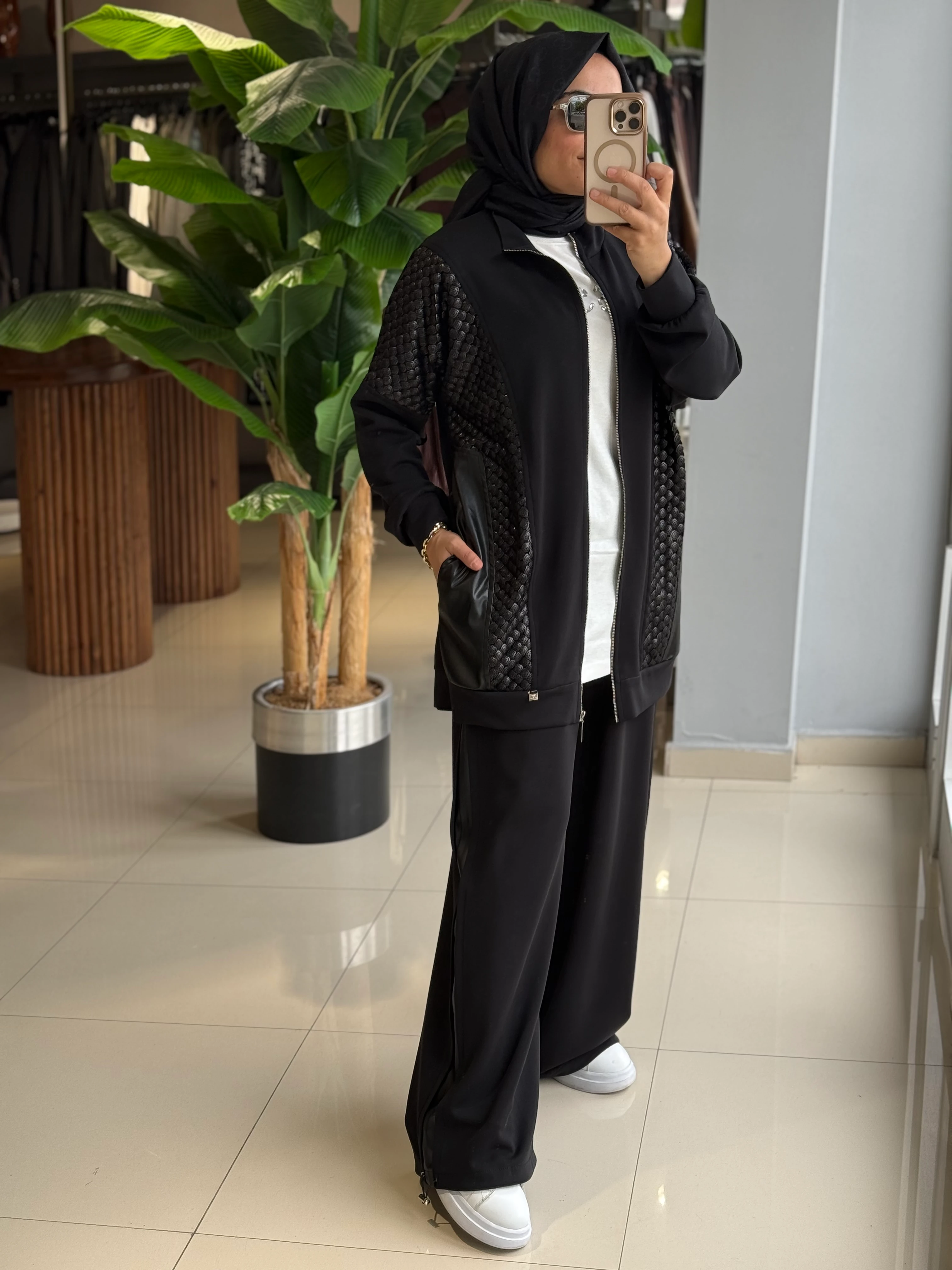 Ghisa Deri-Pul Detay Siyah Takım