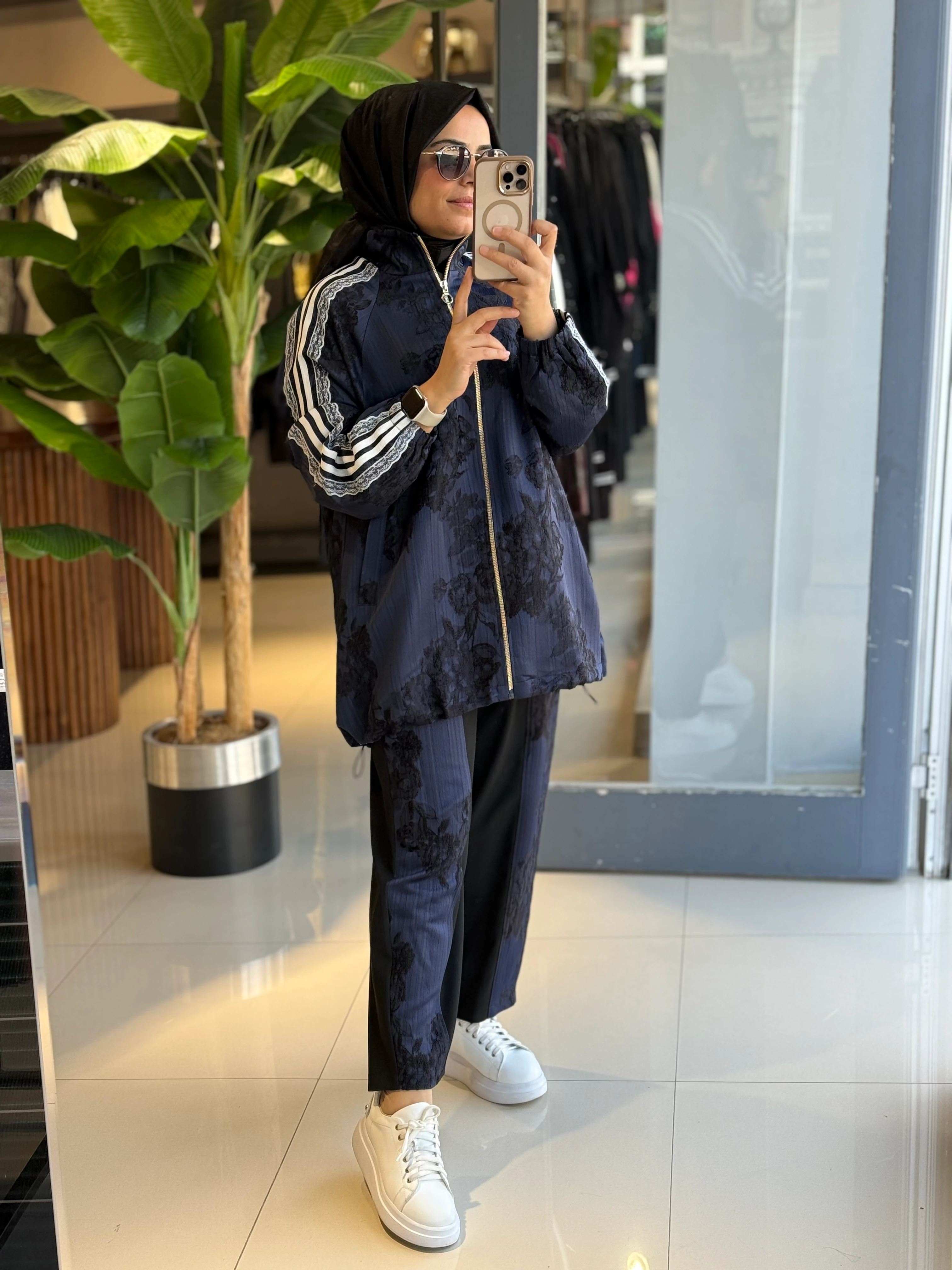 Ghisa Lacivert Spor Takım