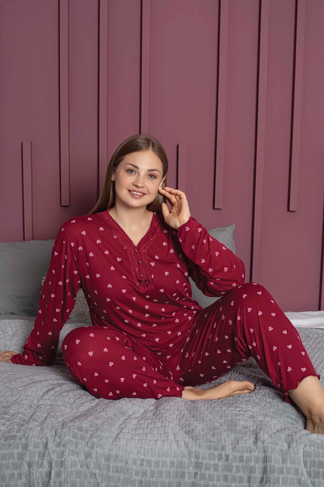 Kadın Büyük Beden Desenli Yakası Düğmeli Uzun Kollu Bambu Pijama Takımı - Koyu Kırmızı