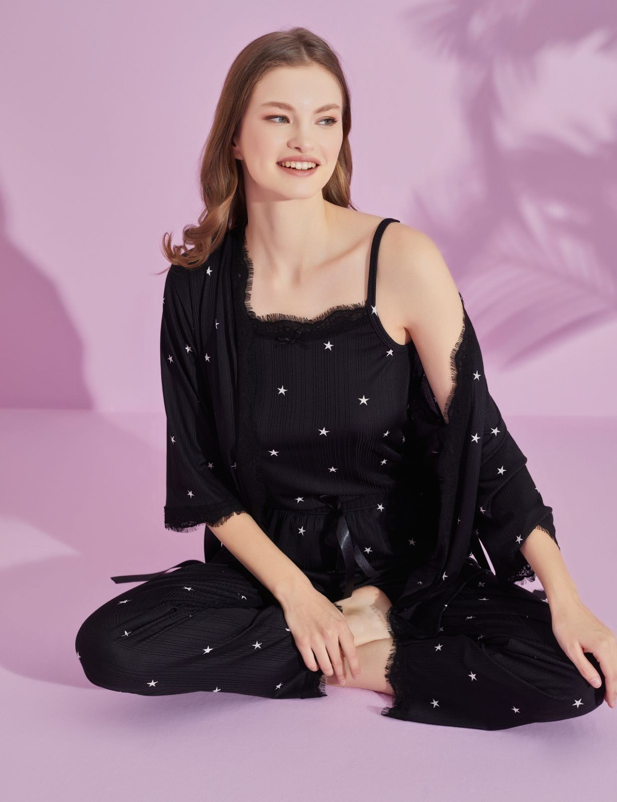 Kadın Sabahlıklı Dantel Detaylı İp Askılı 3 Parça Pegasus Pijama Takımı - Siyah