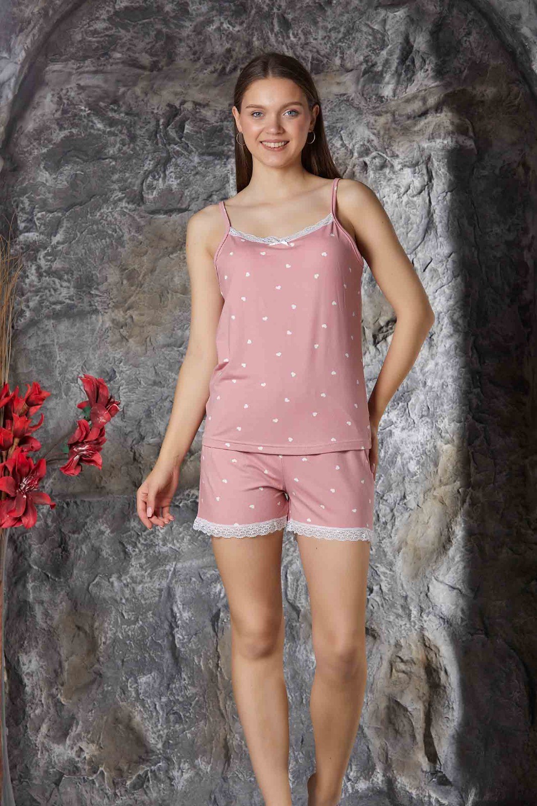  Kadın İp Askılı Dantel Detaylı Şortlu Milan Kumaş Pijama Takımı - Pudra