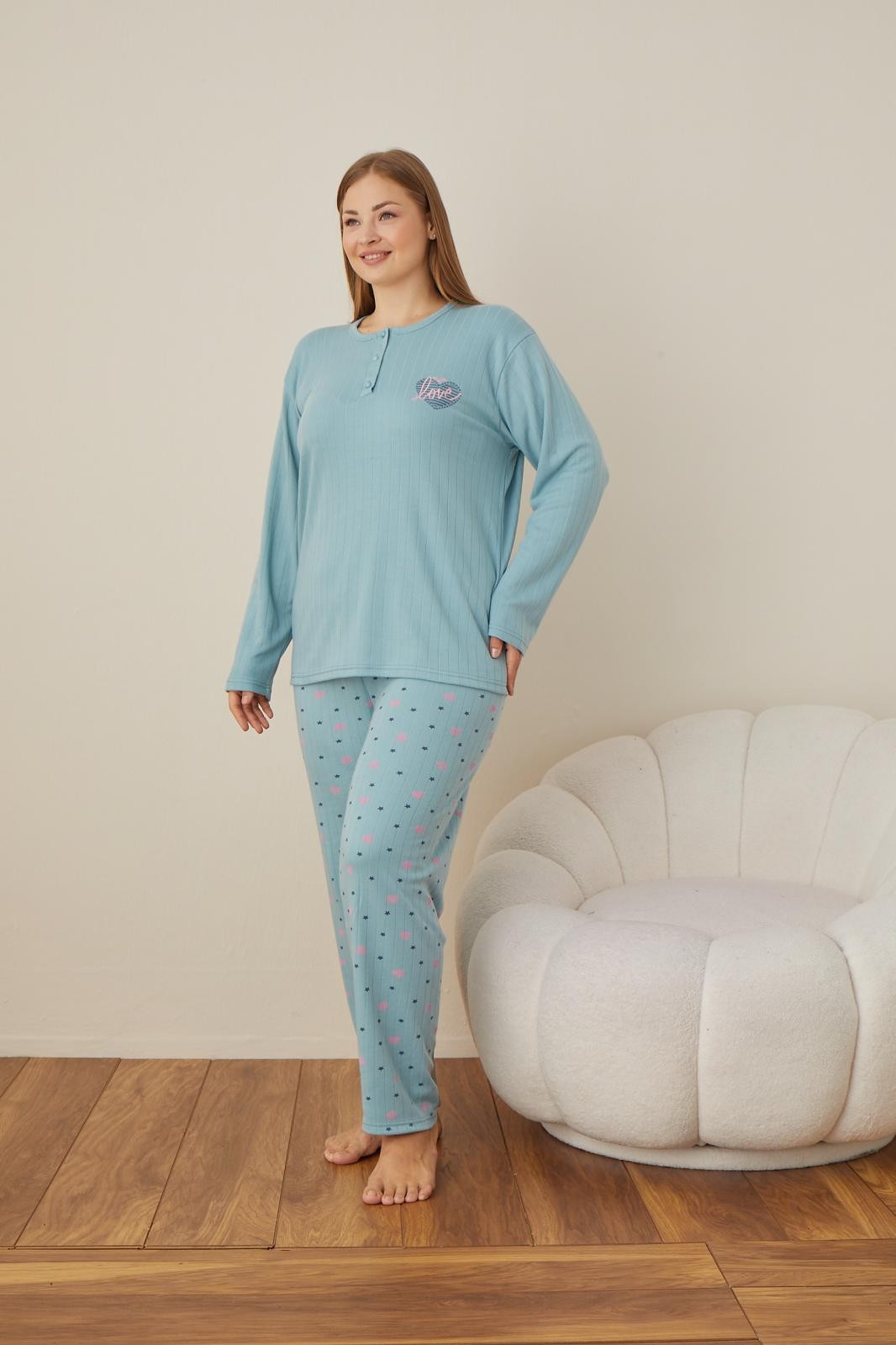 Kadın Kışlık Büyük Beden Nakışlı Desenli Yakası Düğmeli Uzun Kollu Pijama Takımı