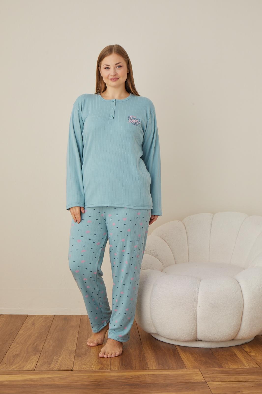 Kadın Kışlık Büyük Beden Nakışlı Desenli Yakası Düğmeli Uzun Kollu Pijama Takımı