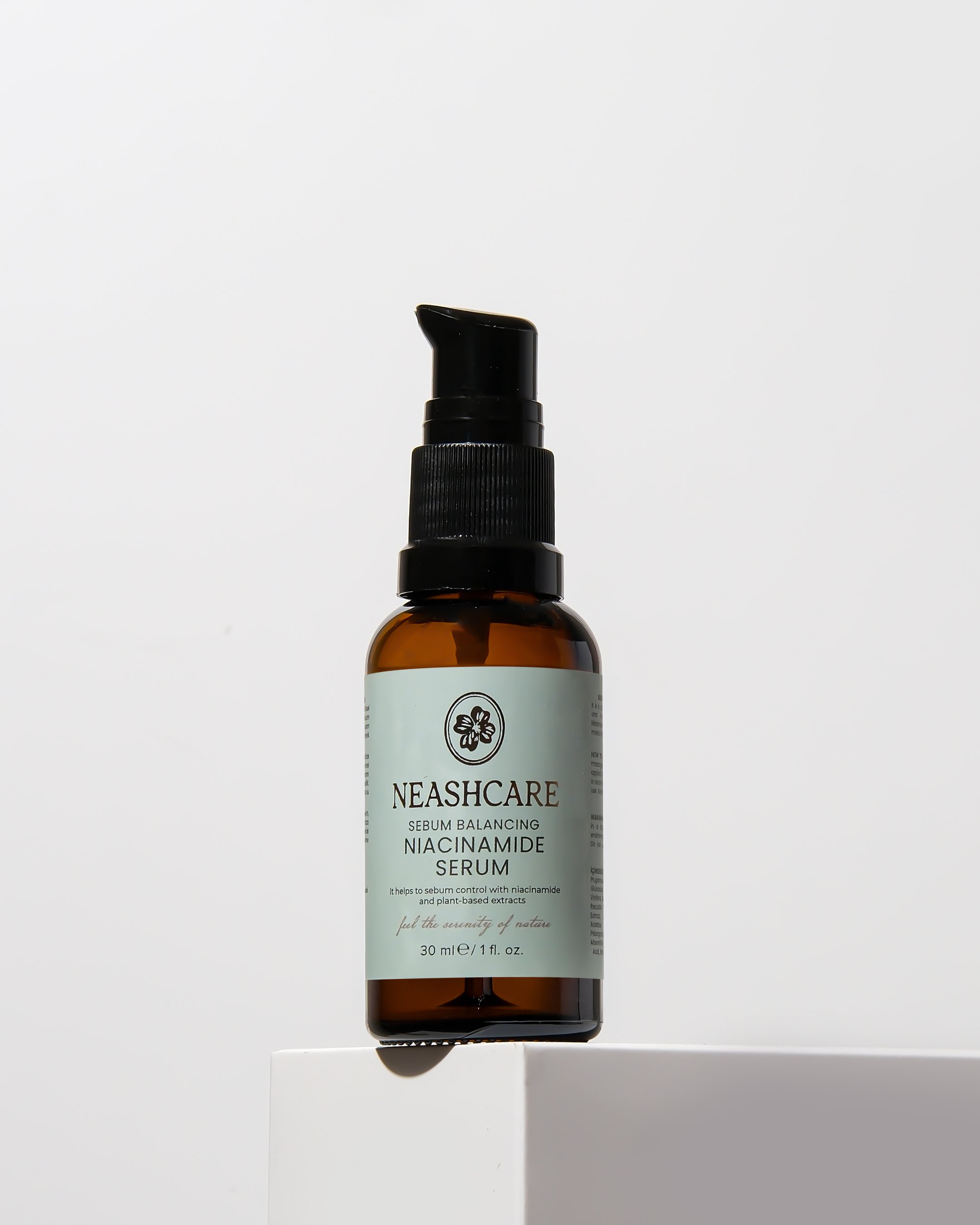 Sebum Dengeleyici ve Akne Karşıtı Gözenek Sıkılaştırıcı Niacinamide Serum 30 ml