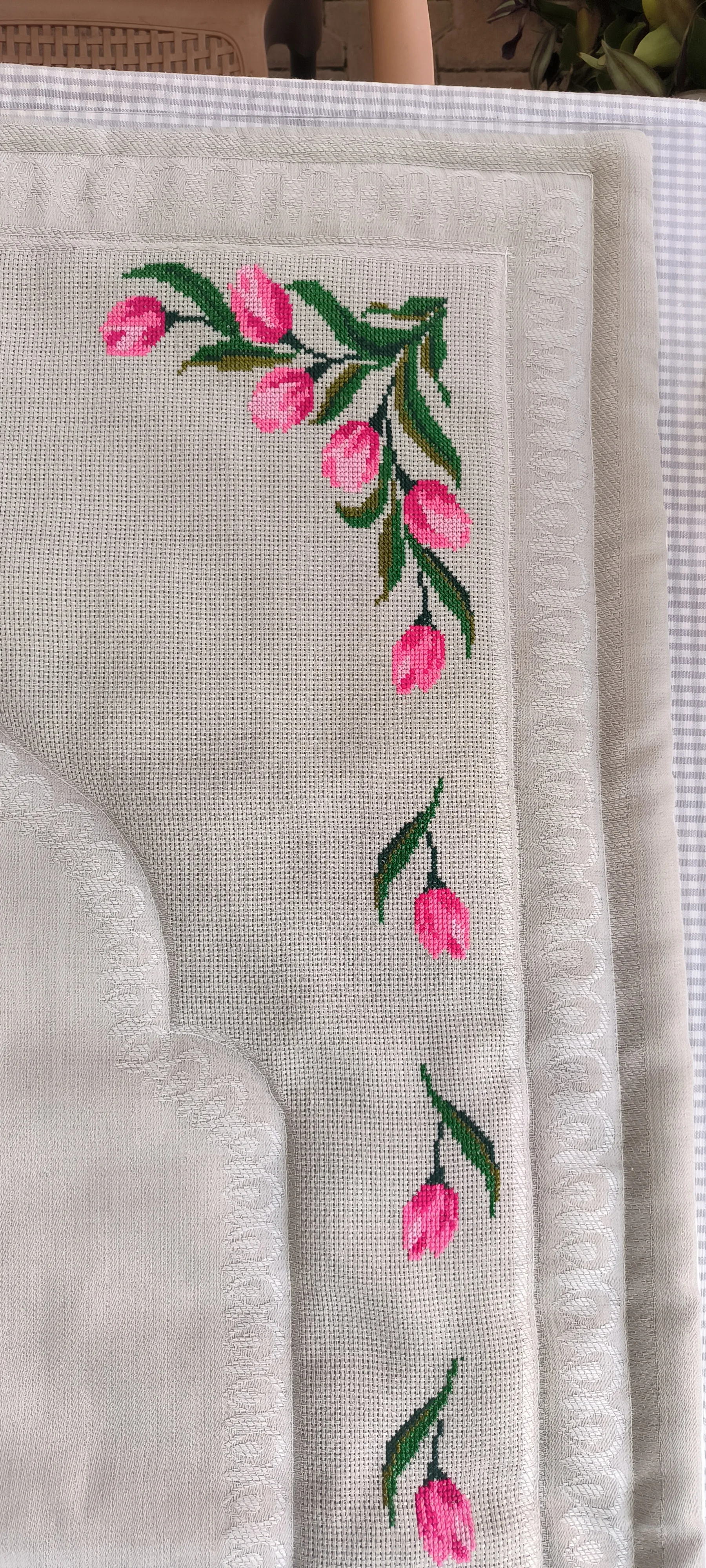 Kanaviçe işleme seccade / El emeği / Lale modeli 