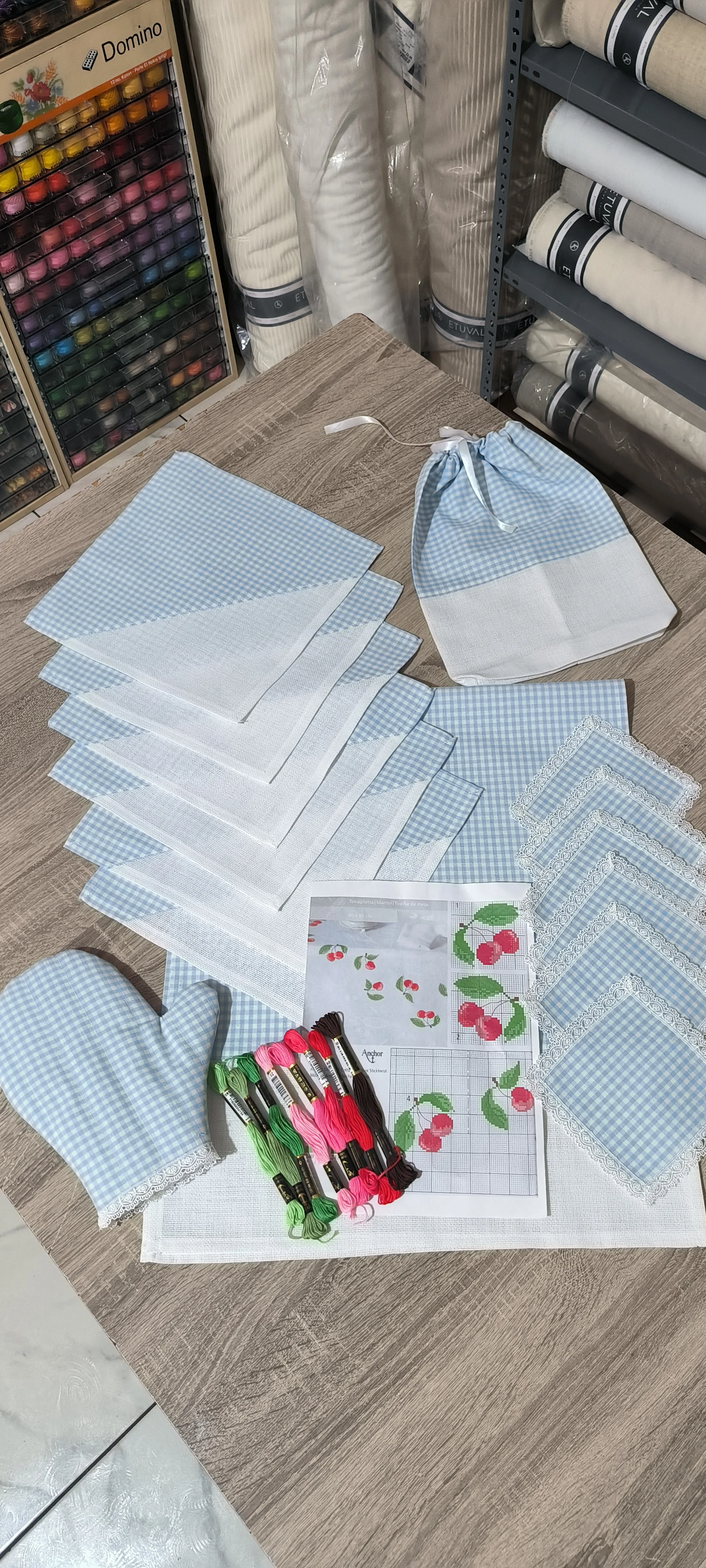 Mutfak takımı işleme kiti/ etamin alanlı ve  pitikare kumaş birleşimi 