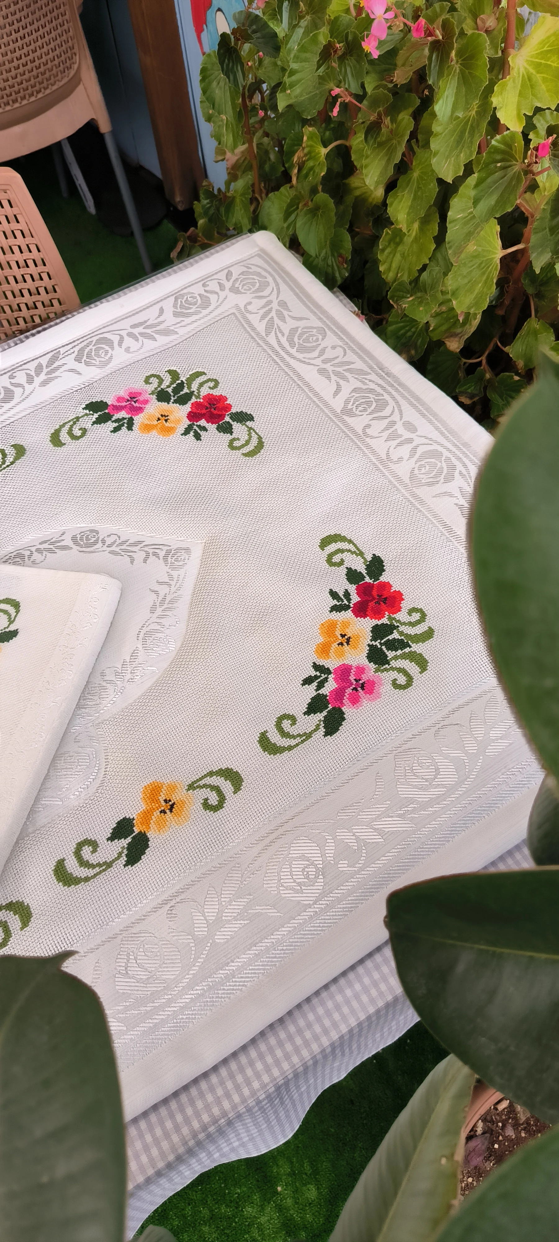 Kanaviçe işleme 1  seccade ve 2 havlu / El işlemesi 