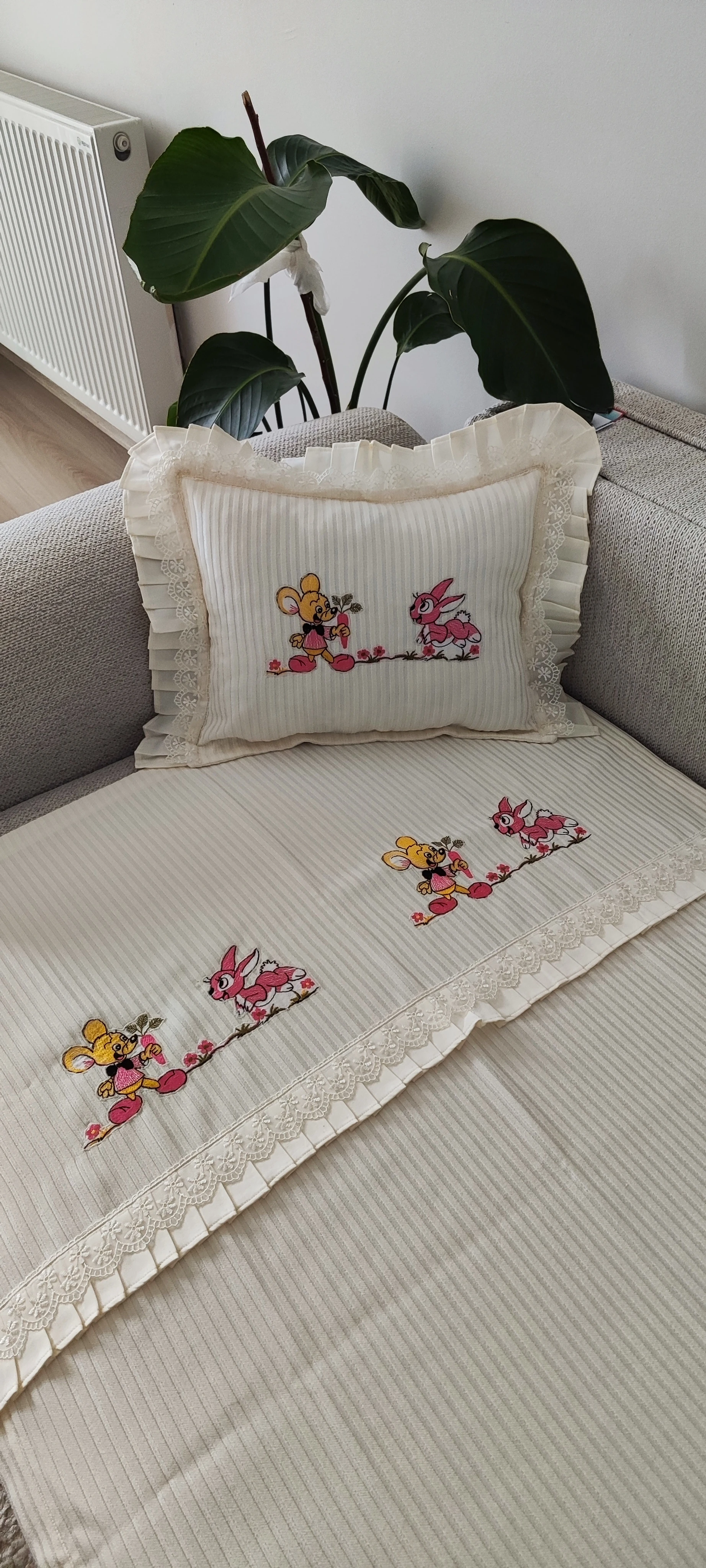 Bebek pikesi ve yastığı / nakışlı pikolu 