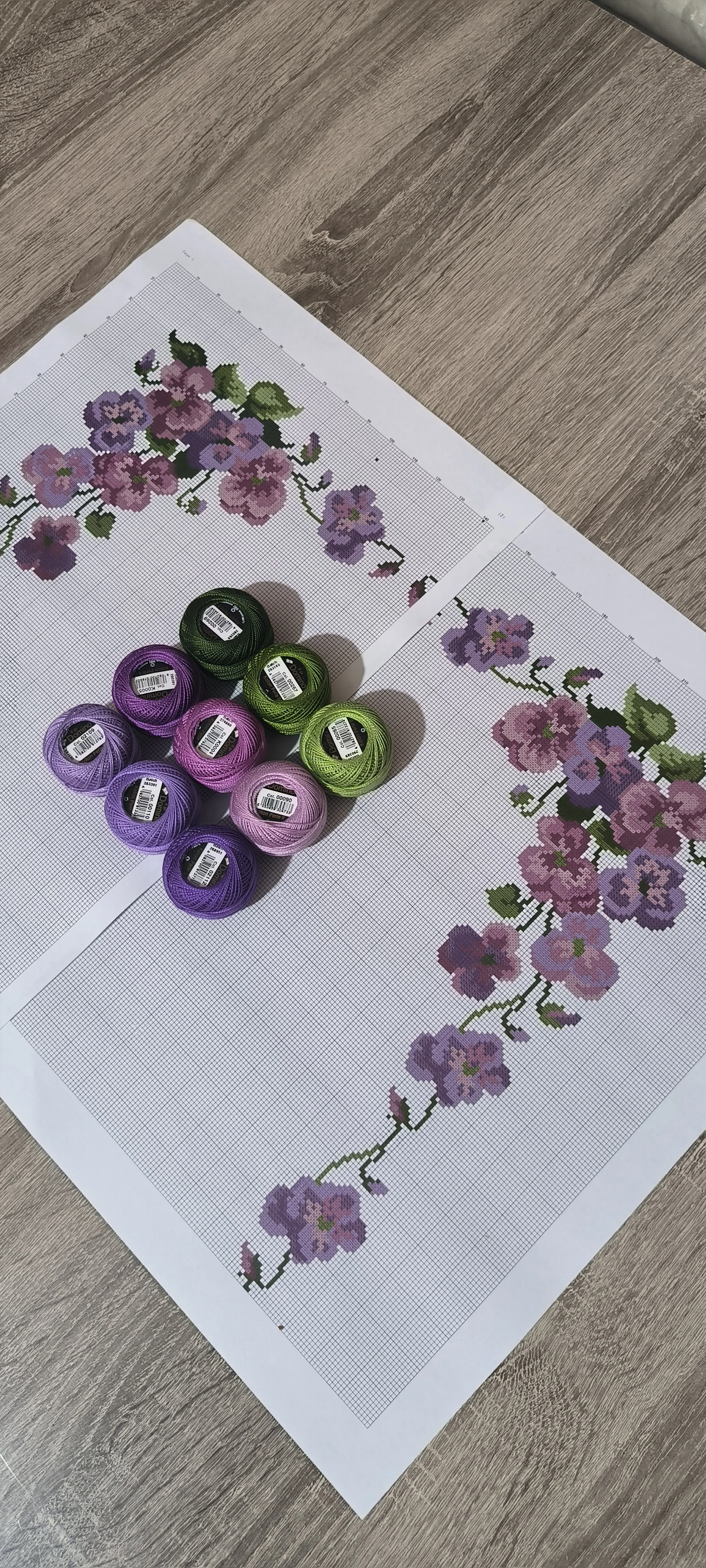 Mor ve mürdüm menekşeler işleme şablonu ve 9 adet ipi 