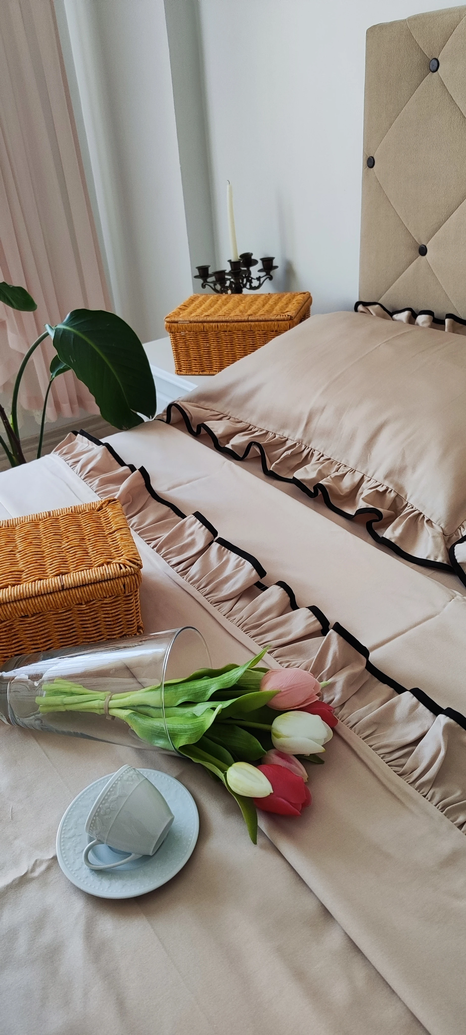 Fırfırlı Nevresim Takımı / Bej pamuklu saten 