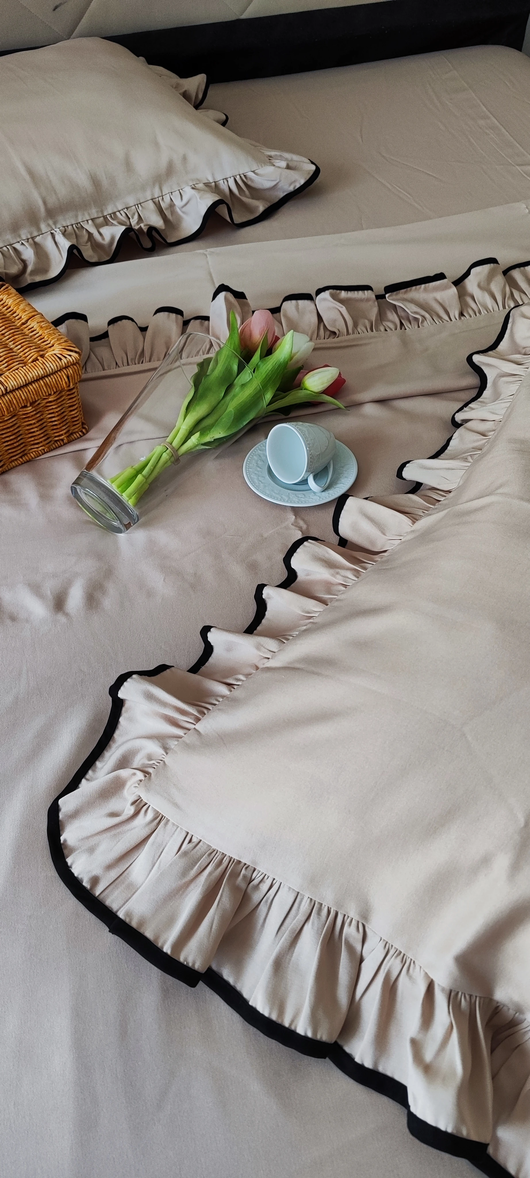 Fırfırlı Nevresim Takımı / Bej pamuklu saten 