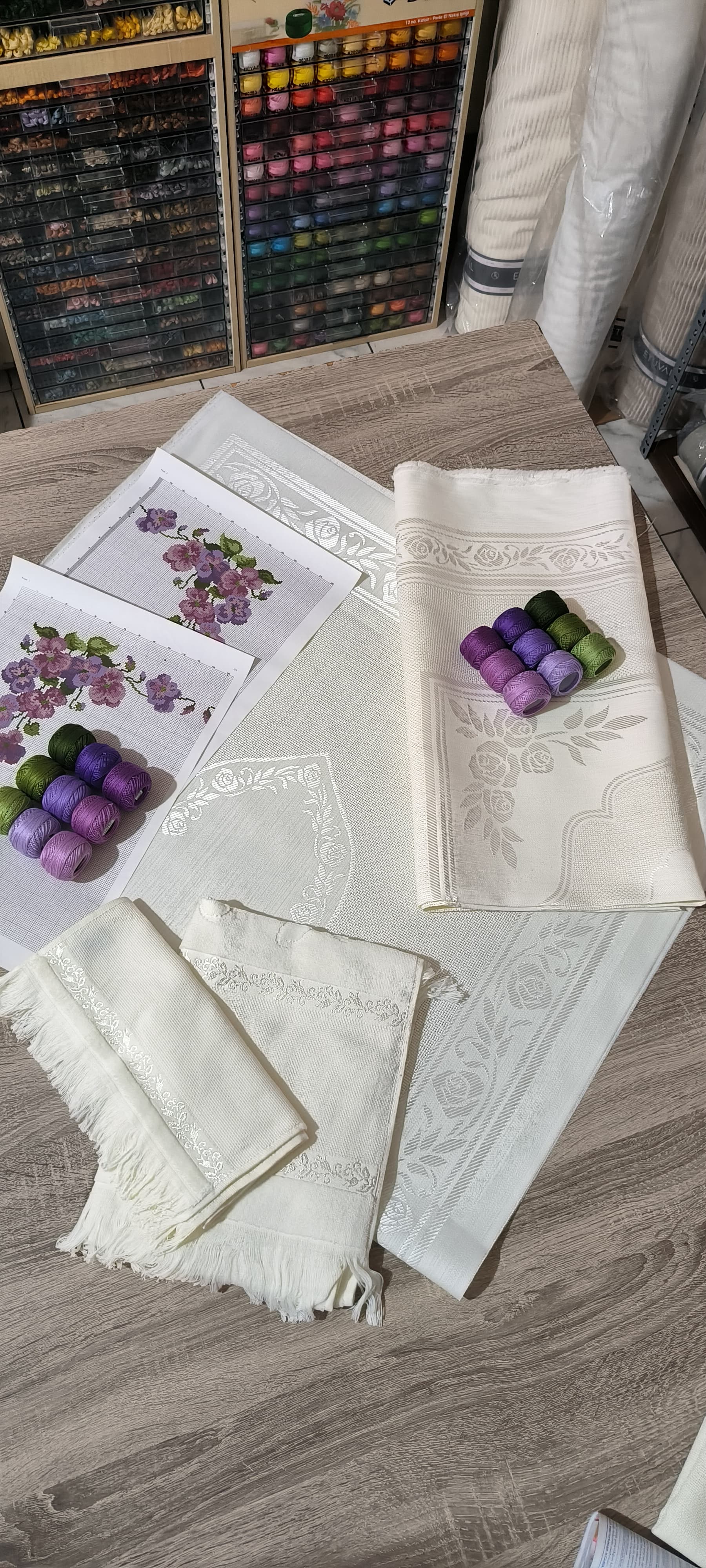 Bohça seti işleme kiti/ Mor ve mürdüm menekşeler modeli 