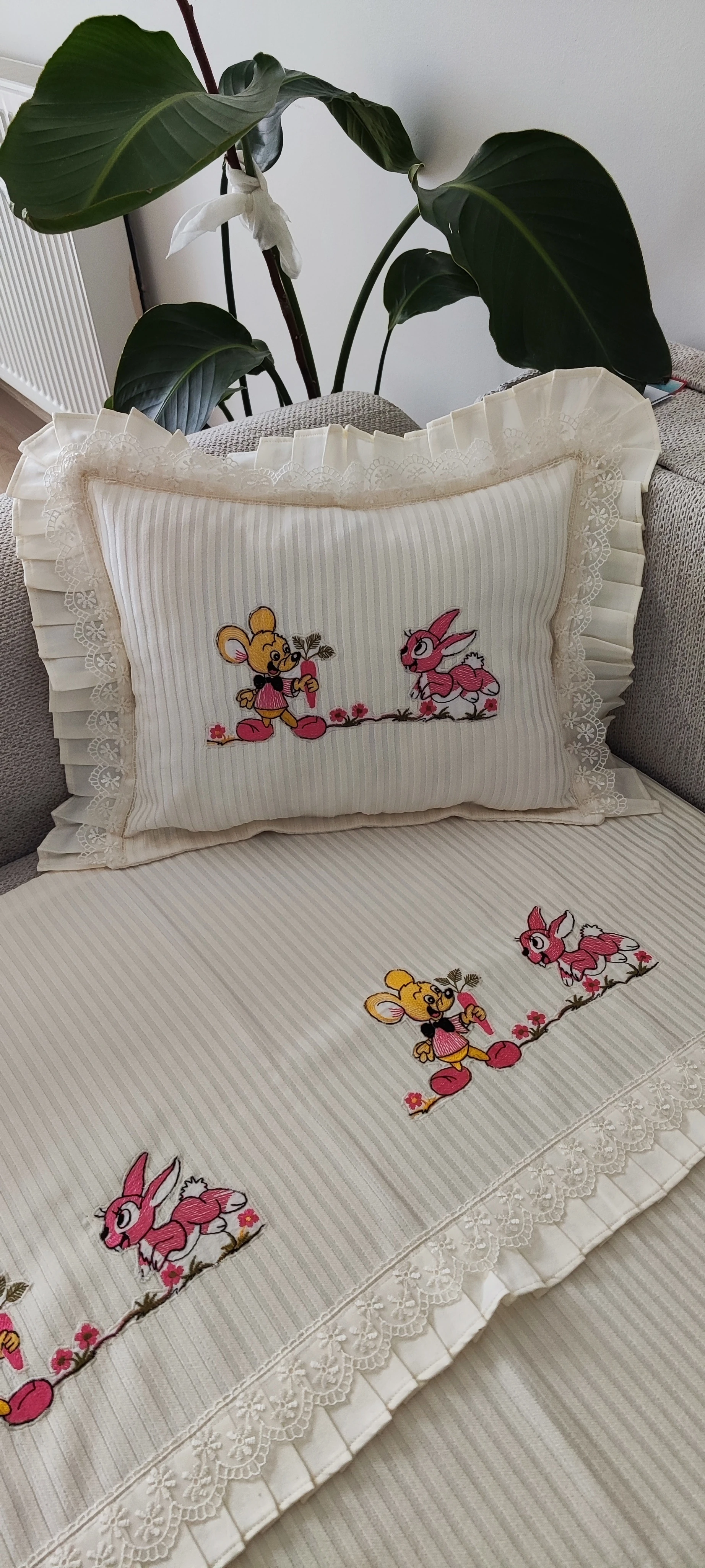 Bebek pikesi ve yastığı / nakışlı pikolu 