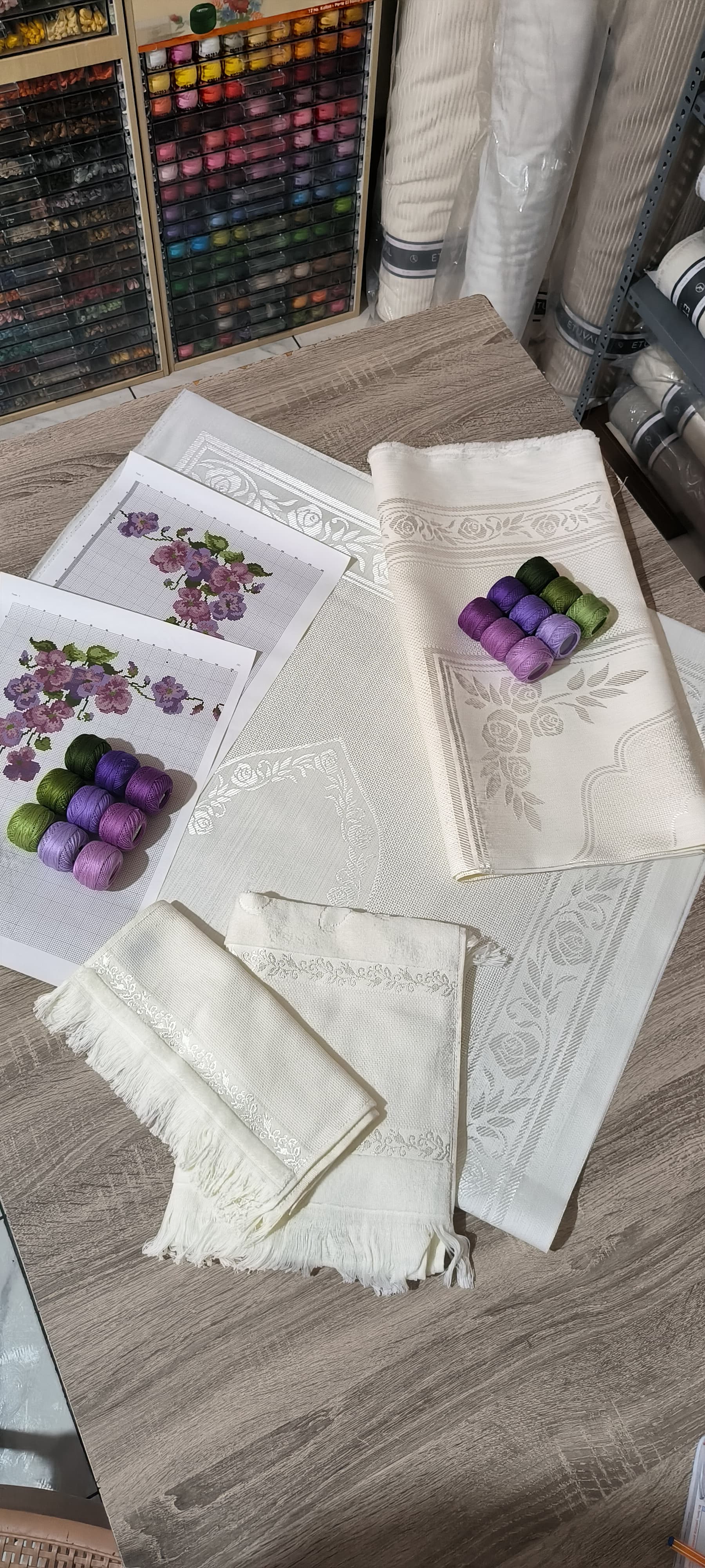 Bohça seti işleme kiti/ Mor ve mürdüm menekşeler modeli 