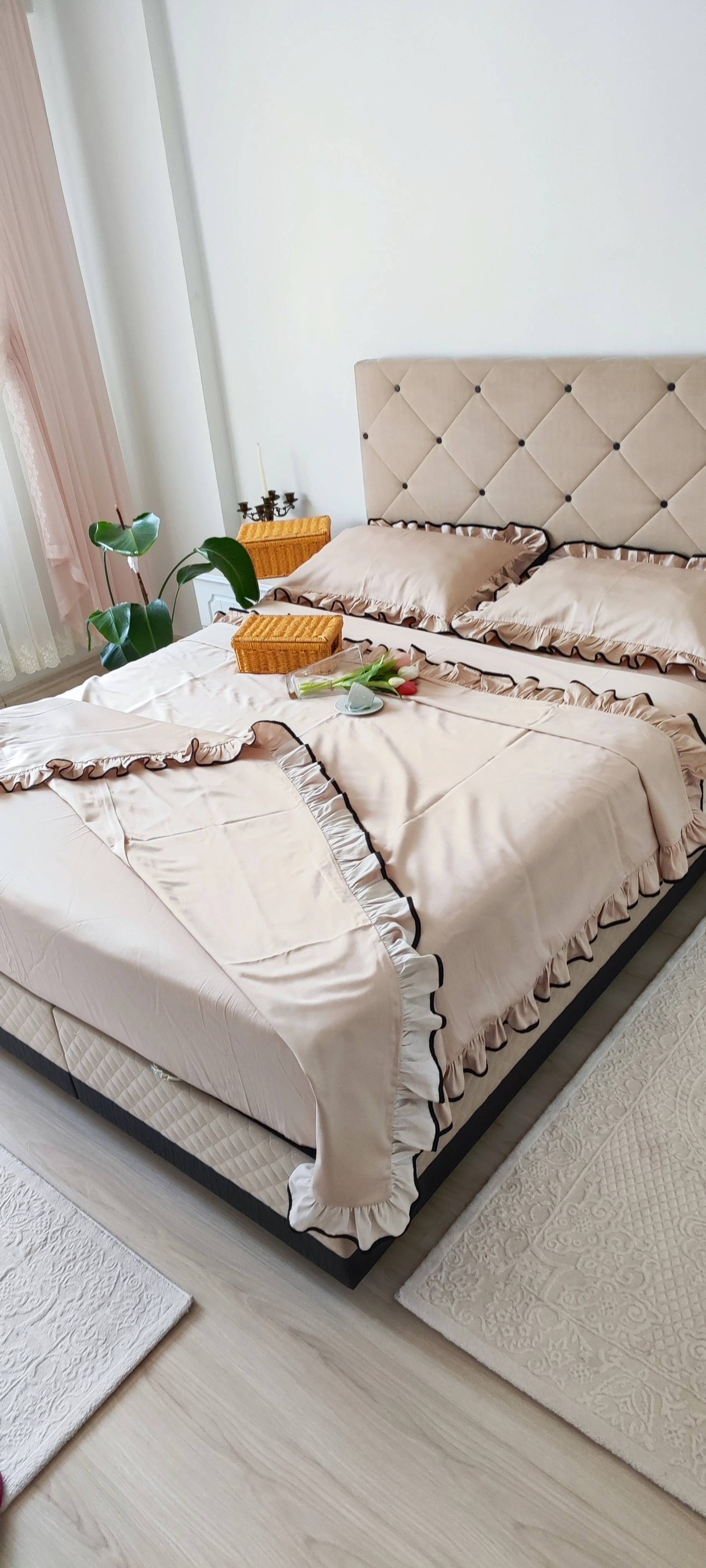 Fırfırlı Nevresim Takımı / Bej pamuklu saten 