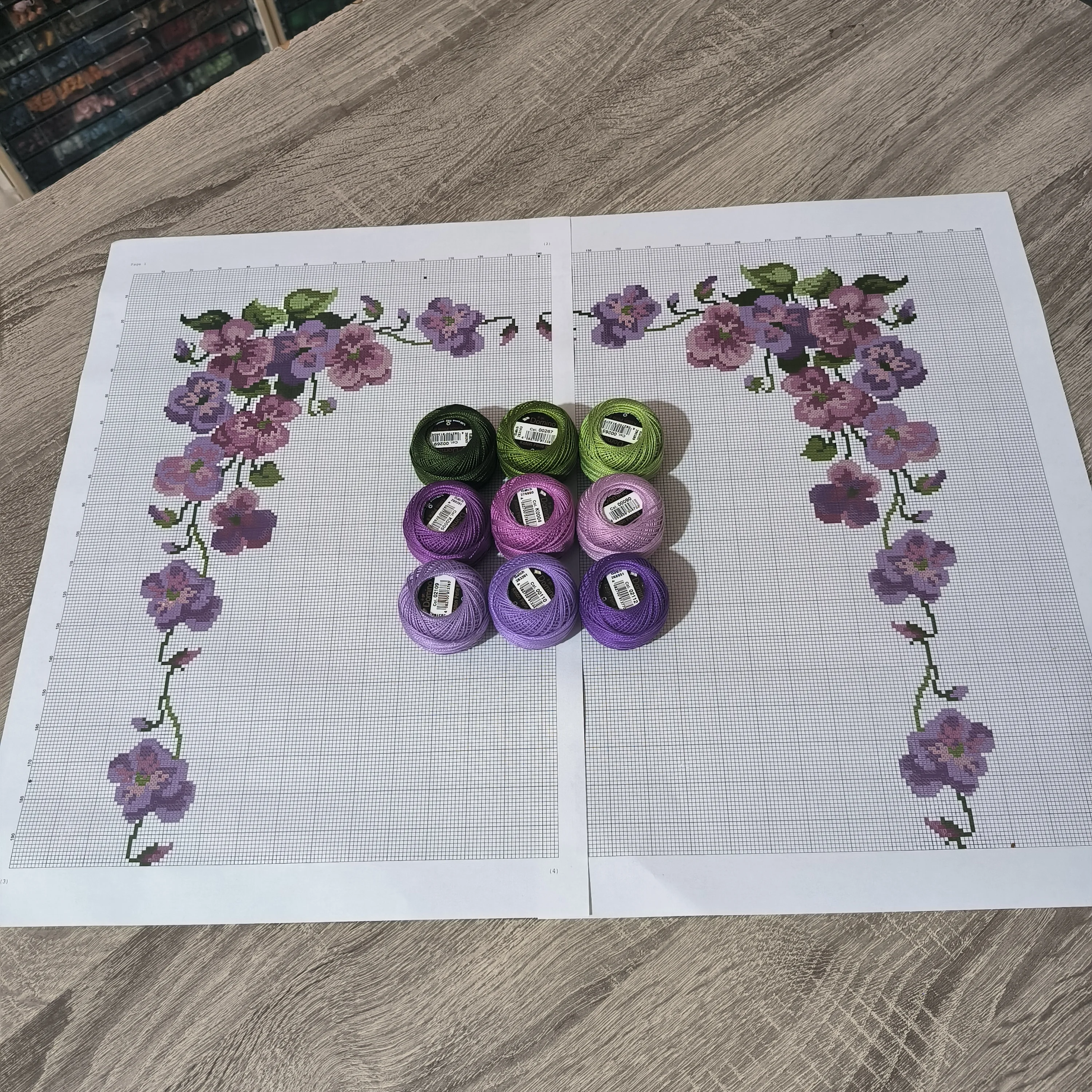 Mor ve mürdüm menekşeler işleme şablonu ve 9 adet ipi 