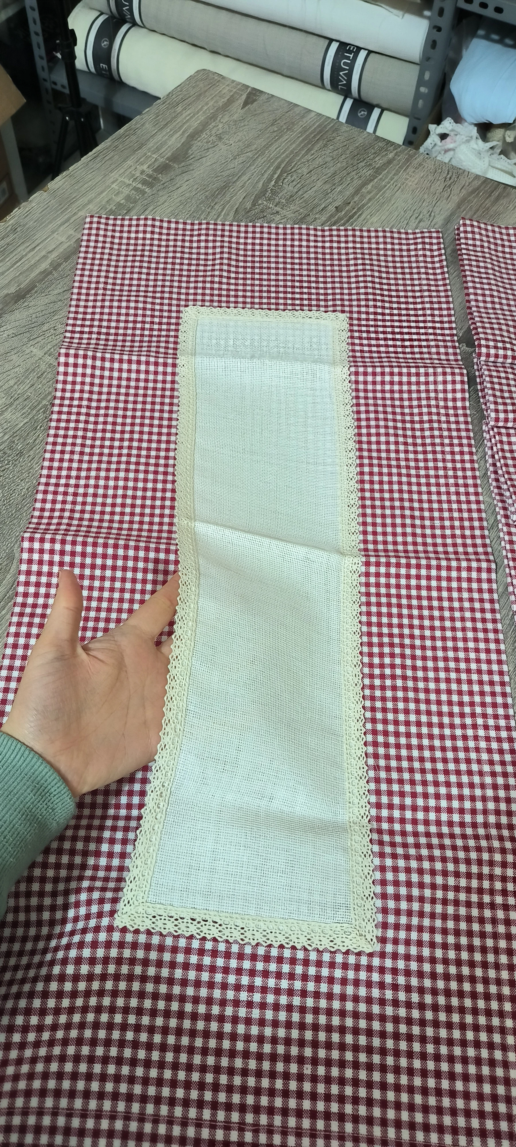 İşlene alanlı pitikareli runner 