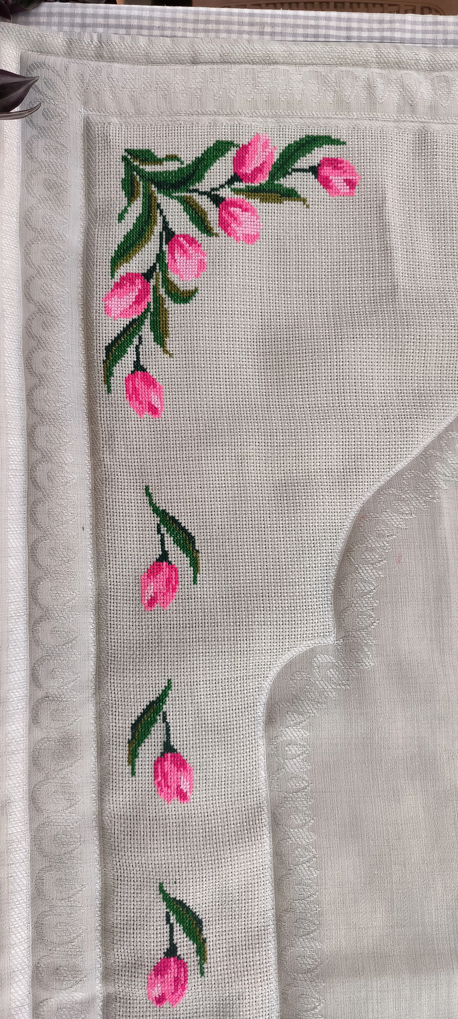 Kanaviçe işleme seccade / El emeği / Lale modeli 