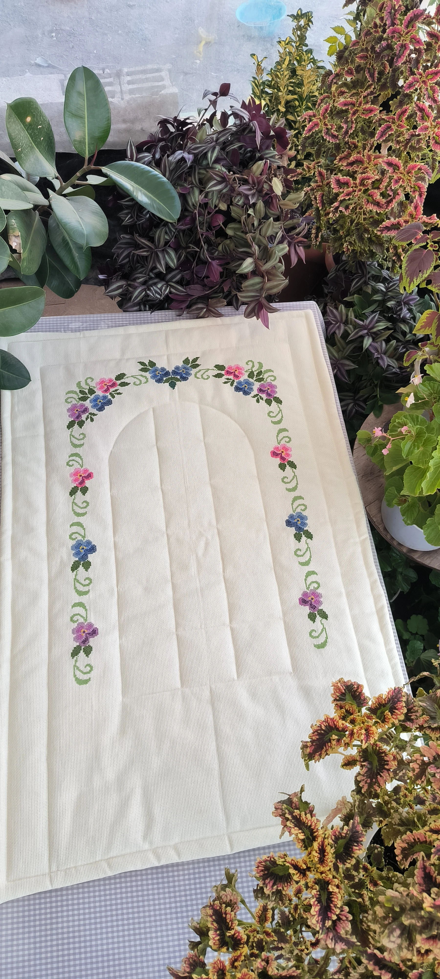 Kanaviçe işleme seccade/ El işlemesi menekşe modeli 