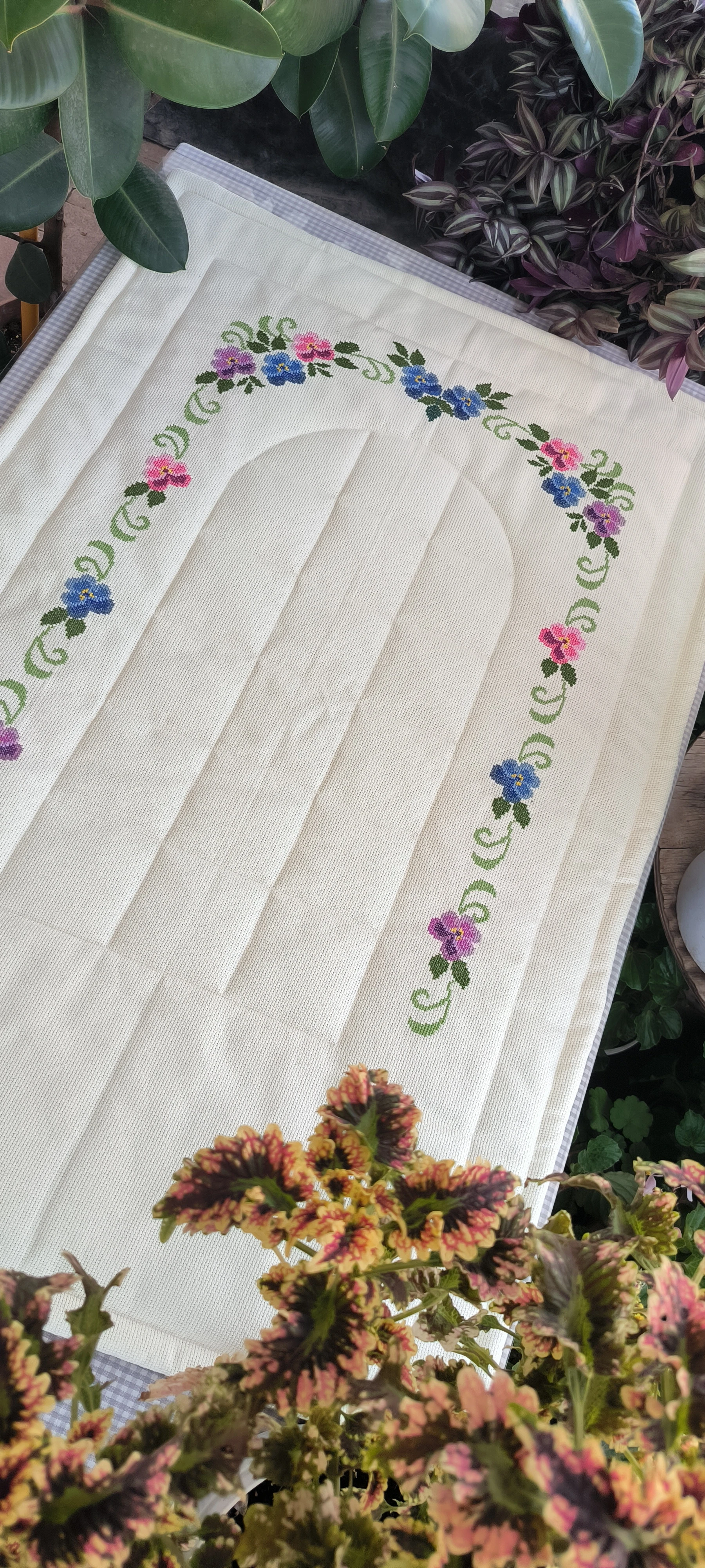 Kanaviçe işleme seccade/ El işlemesi menekşe modeli 