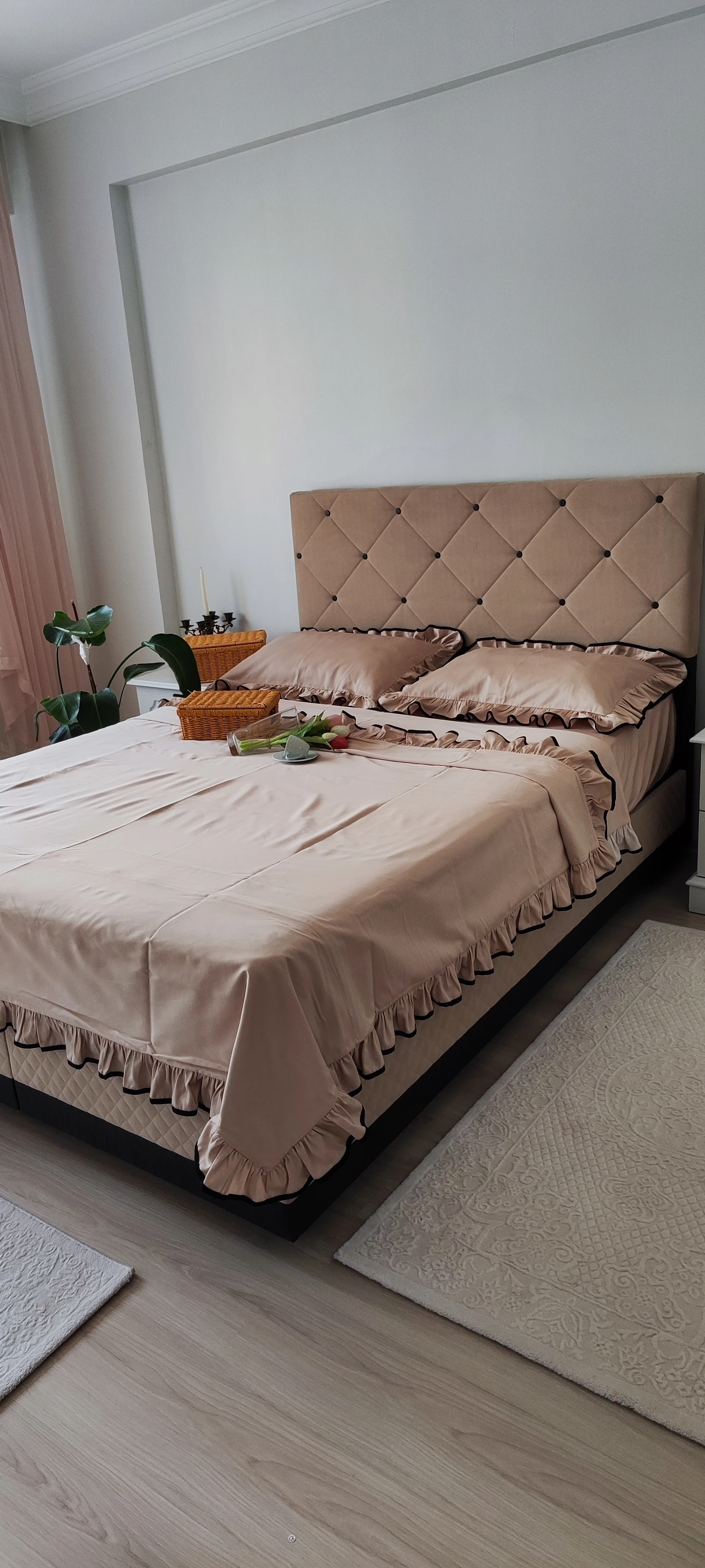 Fırfırlı Nevresim Takımı / Bej pamuklu saten 