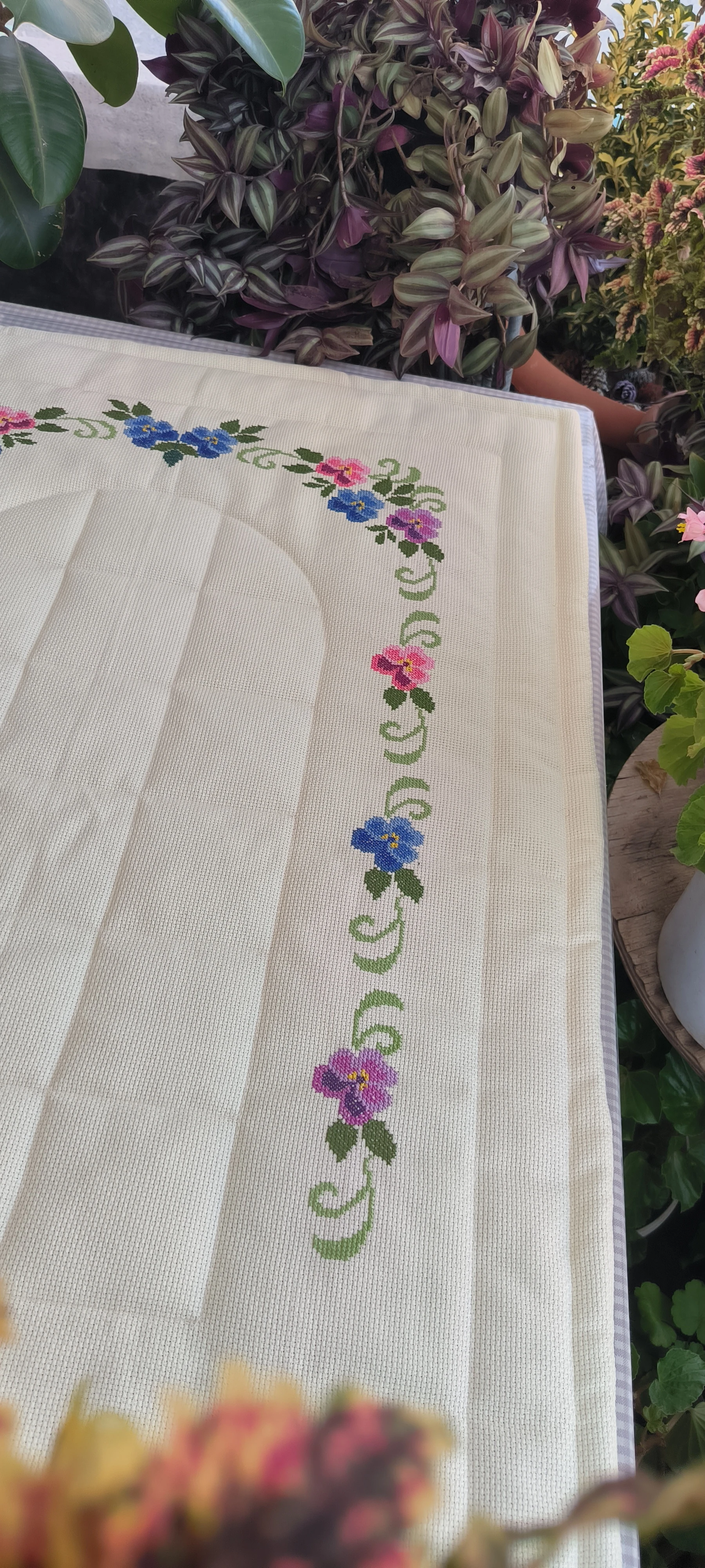 Kanaviçe işleme seccade/ El işlemesi menekşe modeli 